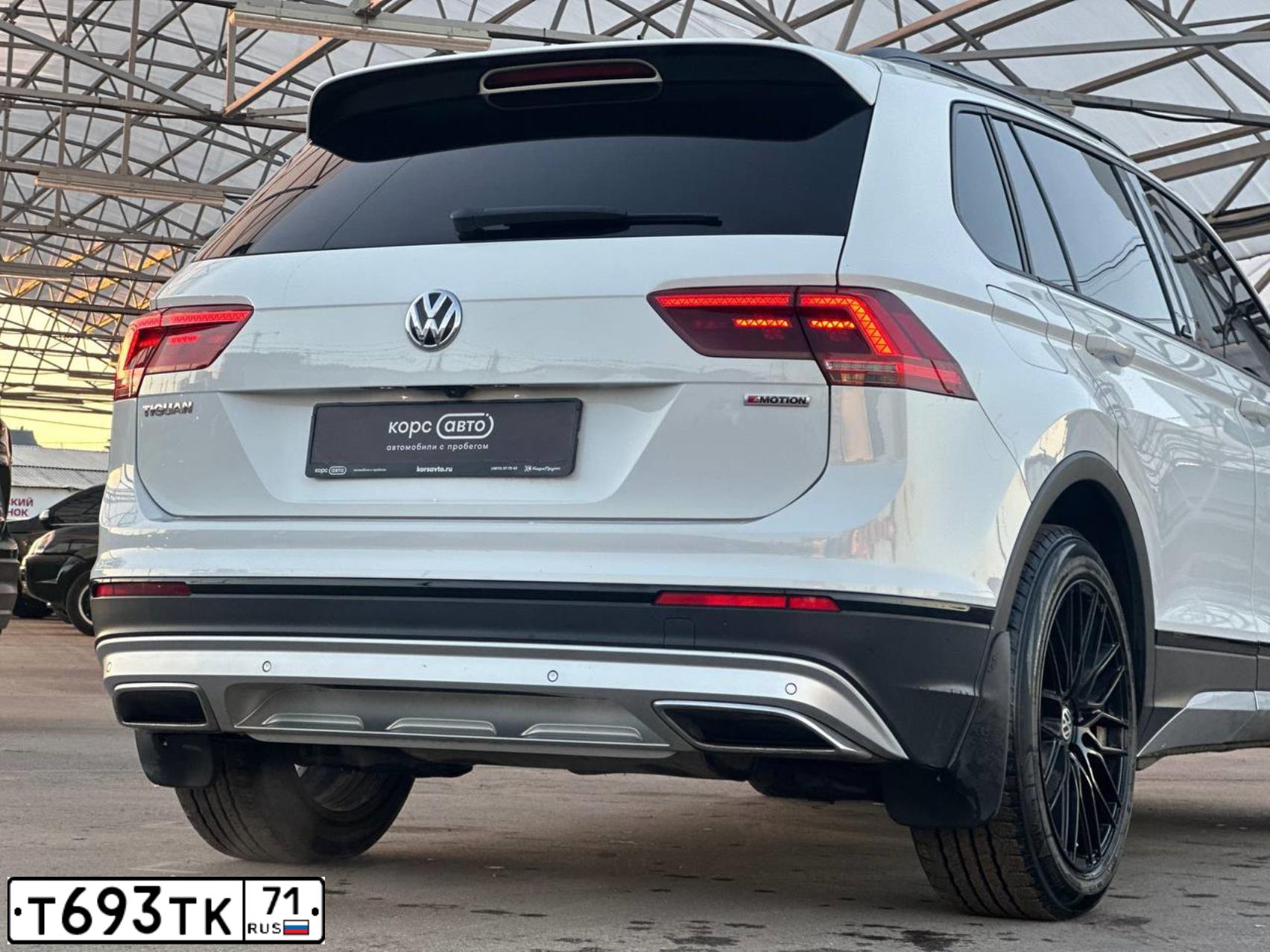 Фото автомобиля VOLKSWAGEN TIGUAN, 2019 — госномер Х318АЕ71. Цвет: Белый