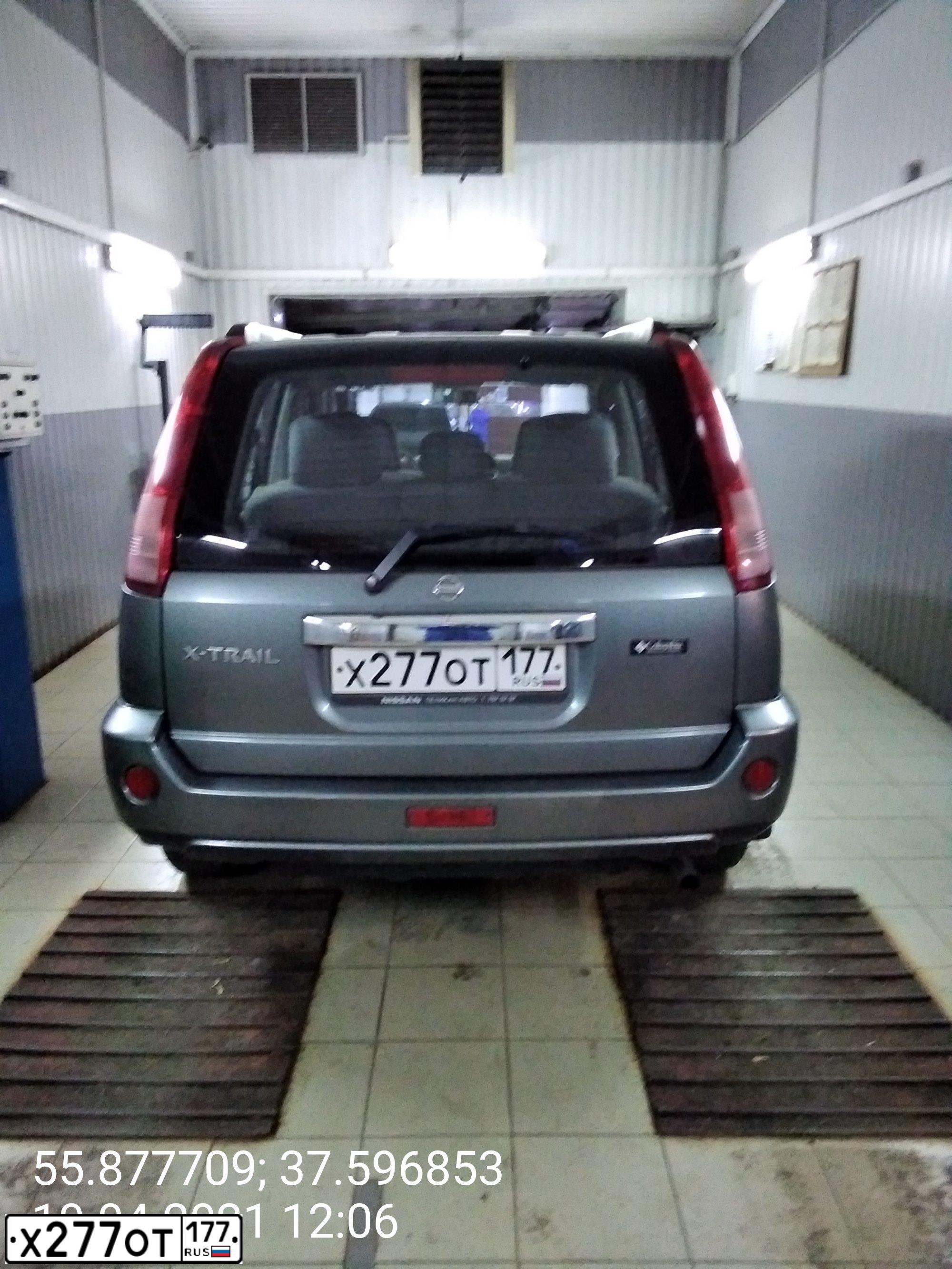 Фото автомобиля NISSAN X-TRAIL, 2006 — госномер Х277ОТ177. Цвет: Серый