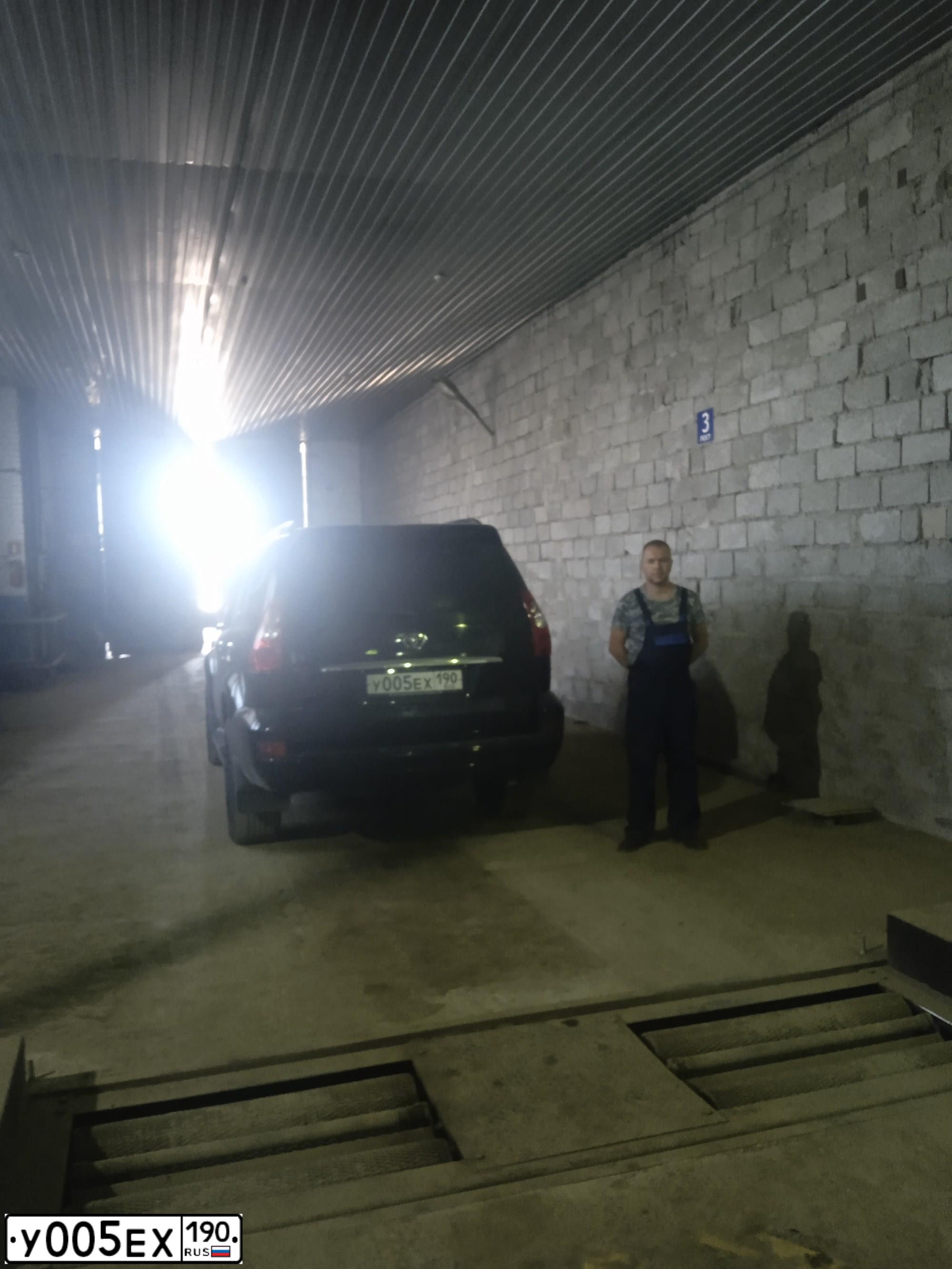 Фото автомобиля LADA 2170 PRIORA, 2013 — госномер У005ЕХ190. Цвет: СИНИЙ