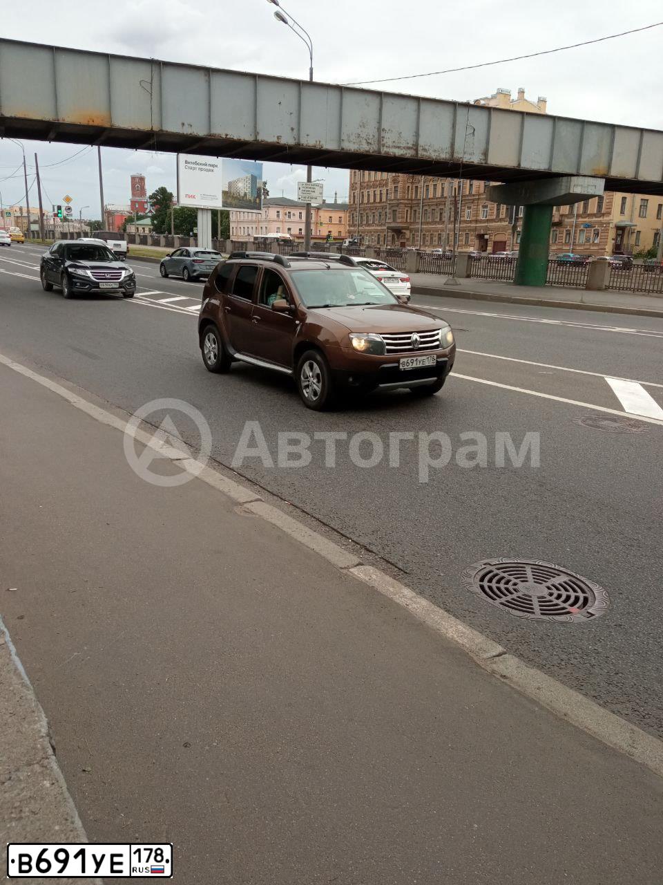 Фото автомобиля RENAULT DUSTER, 2015 — госномер В691УЕ178. Цвет: Коричневый