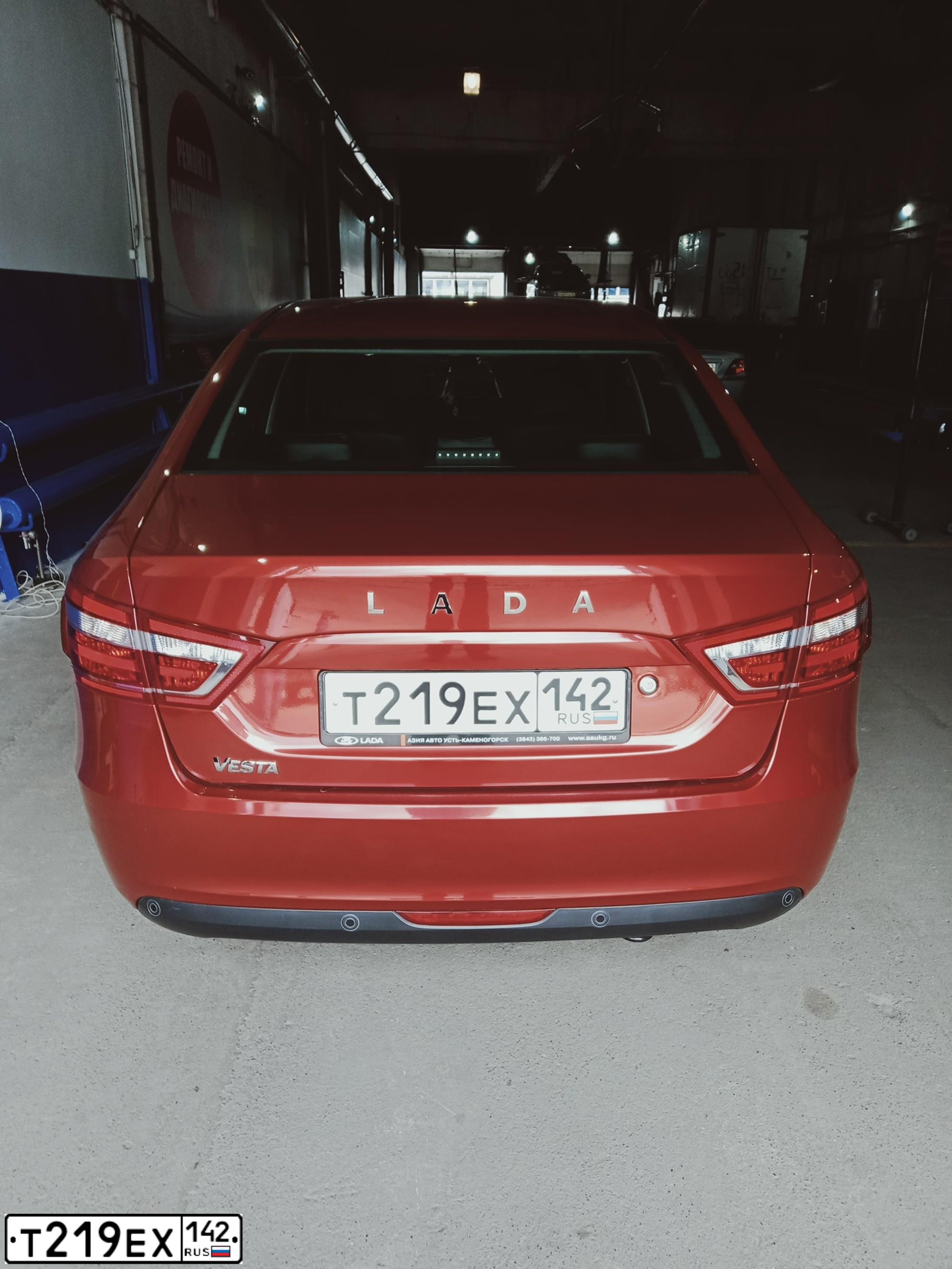 Фото автомобиля LADA VESTA, 2017 — госномер Т219ЕХ142. Цвет: КРАСНЫЙ