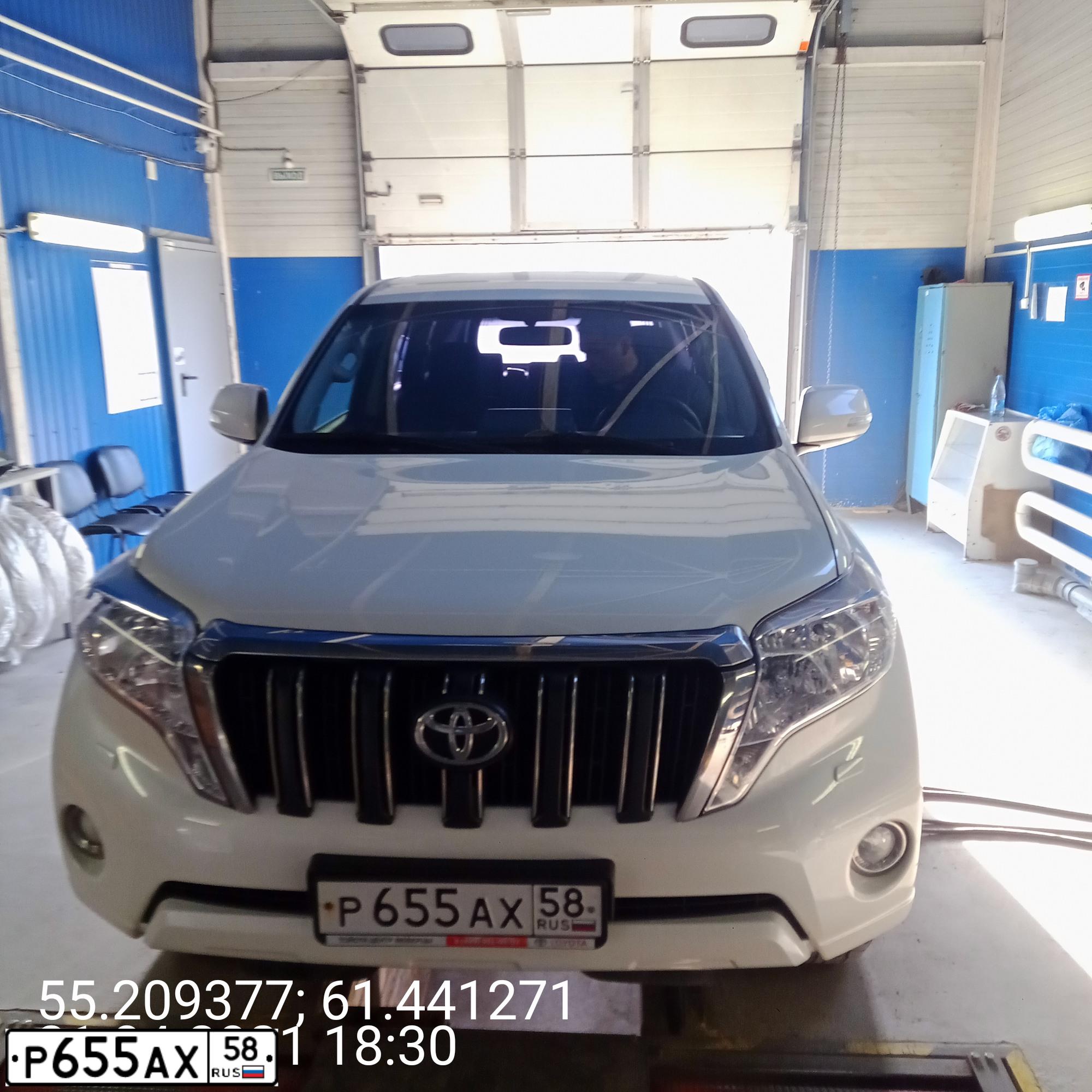 Фото автомобиля TOYOTA LANDCRUISER, 2015 — госномер Е580ВВ774. Цвет: БЕЛЫЙ ПЕРЛАМУТР