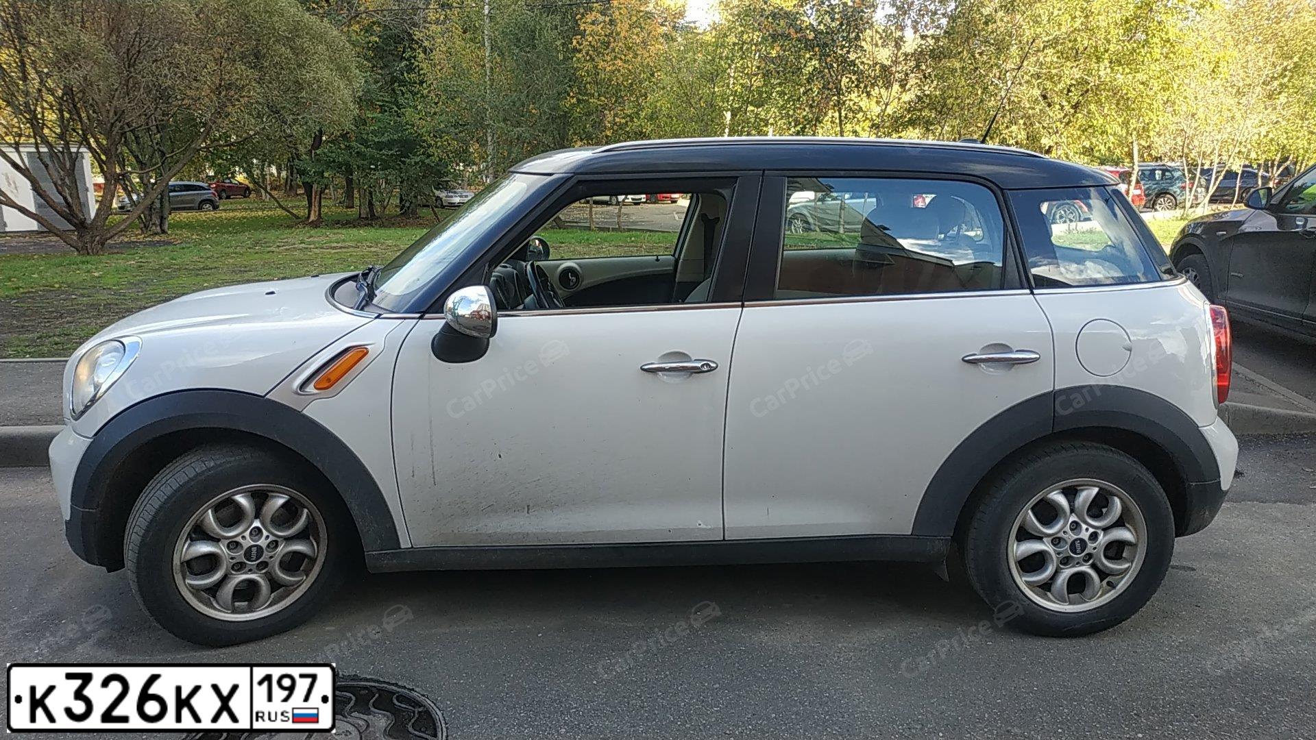 Фото автомобиля MINI MINI COOPER COUNTRYMAN, 2011 — госномер С450АУ550. Цвет: Белый