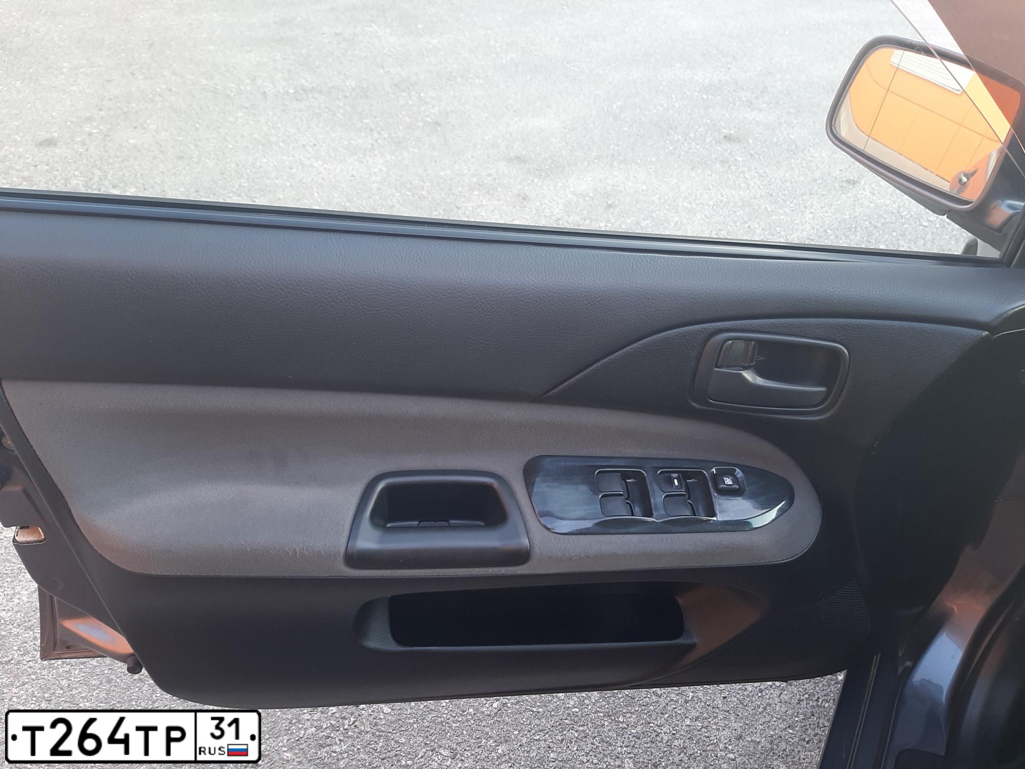 Фото автомобиля MITSUBISHI LANCER, 2005 — госномер К090ТХ32. Цвет: СЕРЫЙ