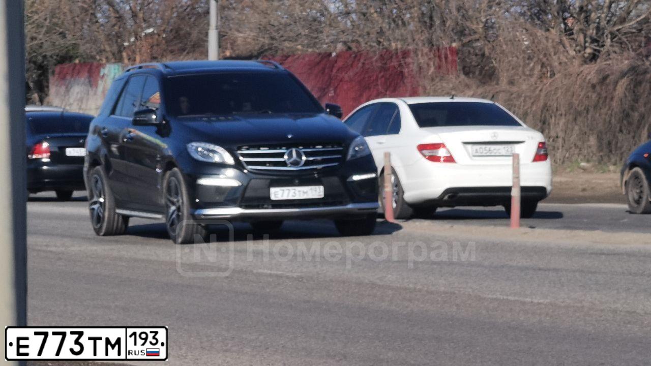 Фото автомобиля MERCEDES-BENZ ML63, 2013 — госномер В578КМ06