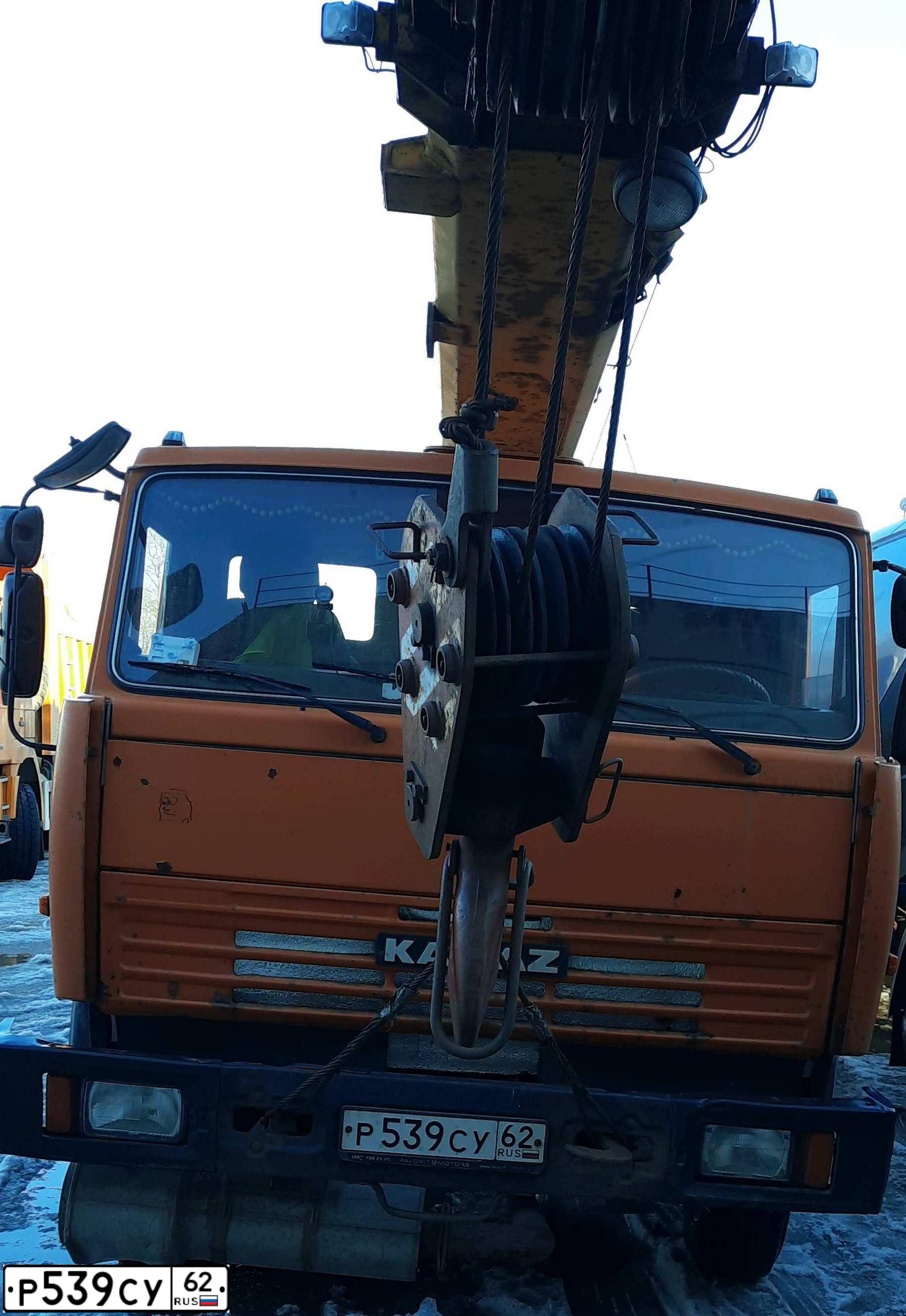 Фото автомобиля KAMAZ 65115 /6X4/, 2010 — госномер Р539СУ62. Цвет: ОРАНЖЕВЫЙ