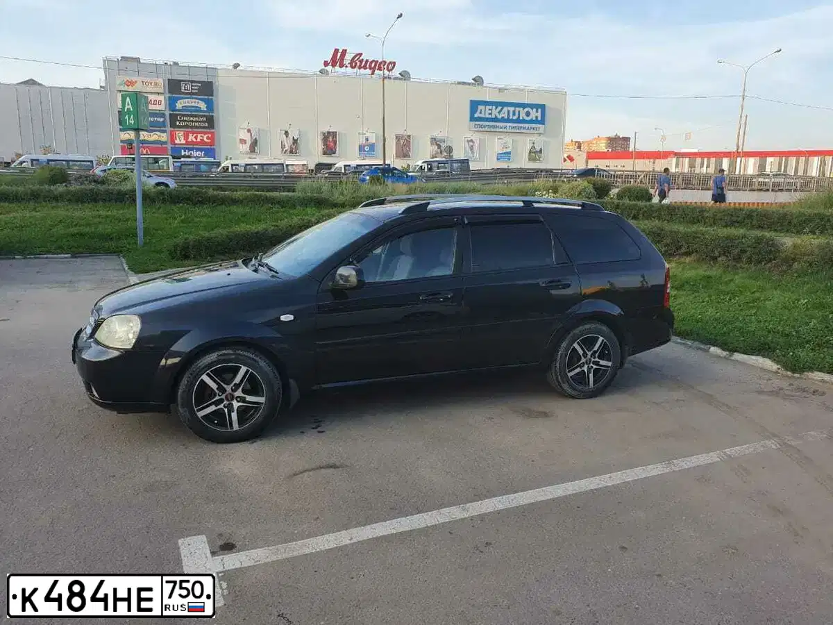 Фото автомобиля CHEVROLET T LACETTI, 2011 — госномер К484НЕ750. Цвет: ЧЕРНЫЙ