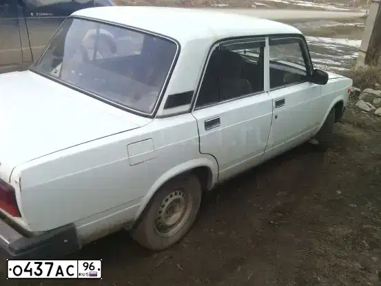 Фото автомобиля LADA 2105, 2005 — госномер О437АС96. Цвет: БЕЛЫЙ