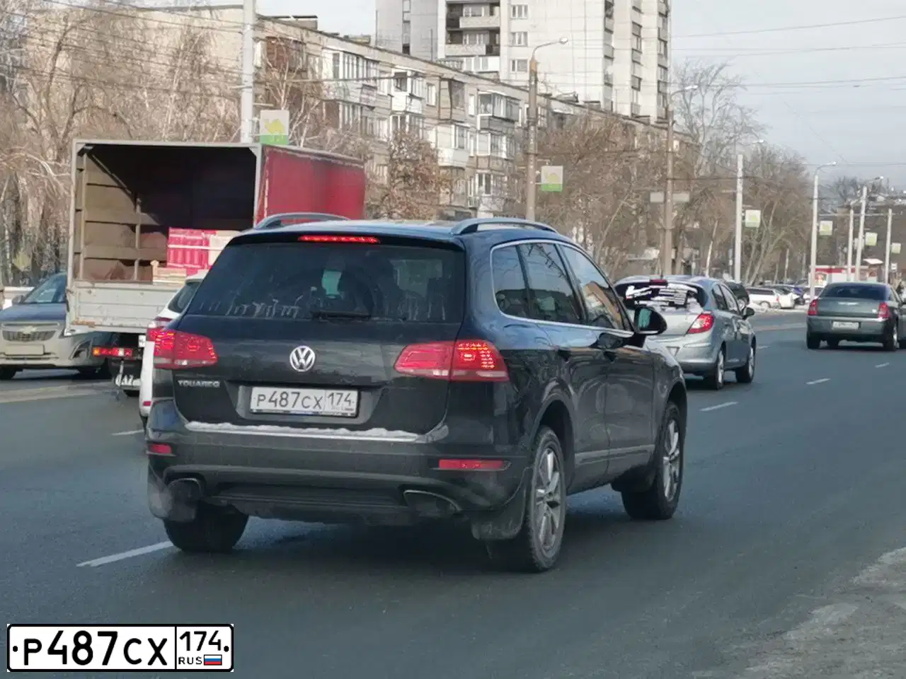 Фото автомобиля VOLKSWAGEN TOUAREG, 2014 — госномер Р487СХ174. Цвет: ЧЕРНЫЙ