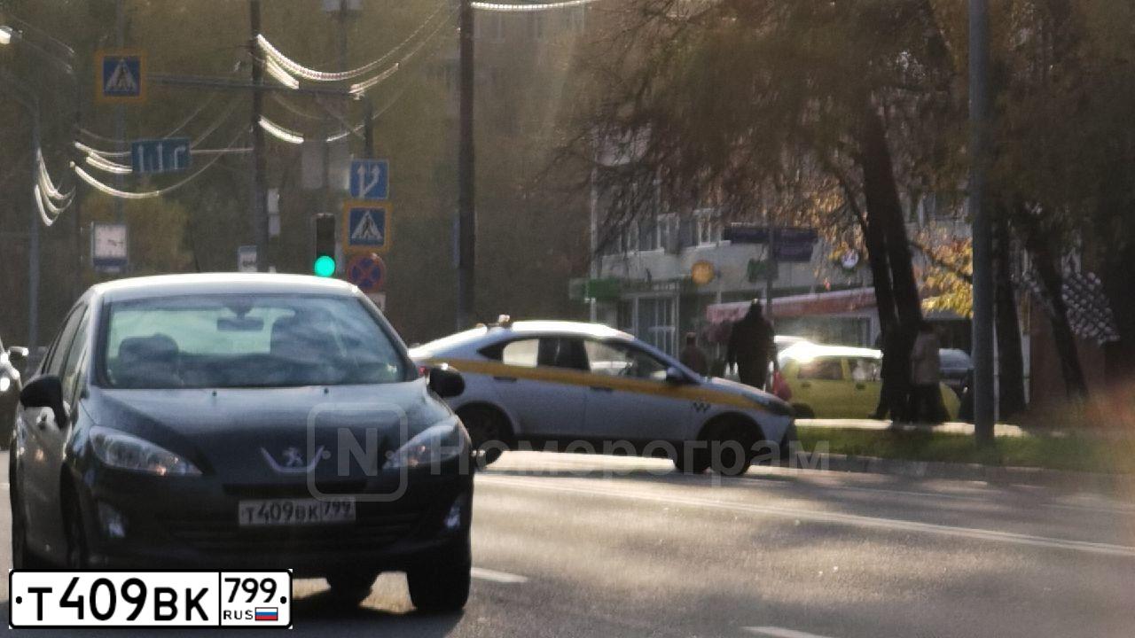 Фото автомобиля PEUGEOT 408, 2016 — госномер В333ОО790. Цвет: СЕРЫЙ