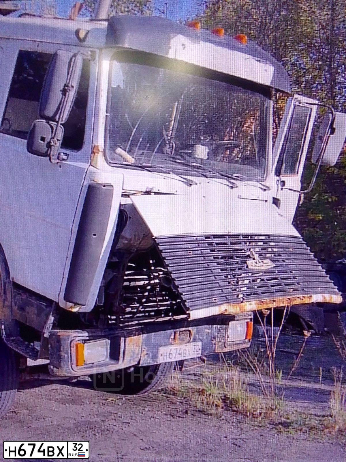 Фото автомобиля MAZ 5432 /4X2/, 1998 — госномер Н674ВХ32. Цвет: Белый