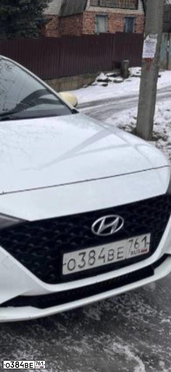 Фото автомобиля HYUNDAI SOLARIS, 2020 — госномер О384ВЕ761. Цвет: Белый