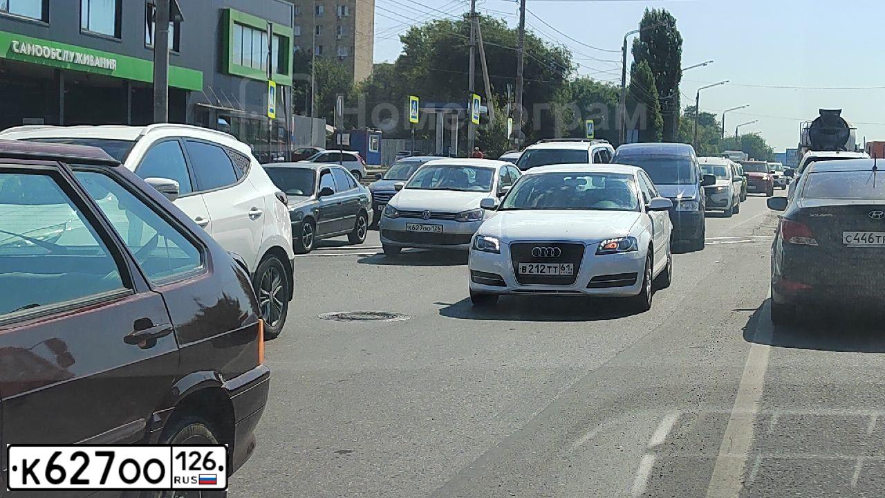 Фото автомобиля VOLKSWAGEN POLO, 2013 — госномер В363НН761. Цвет: Белый