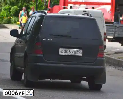 Фото автомобиля MERCEDES M-KLASSE, 1998 — госномер О006УЕ90. Цвет: ЧЕРНЫЙ
