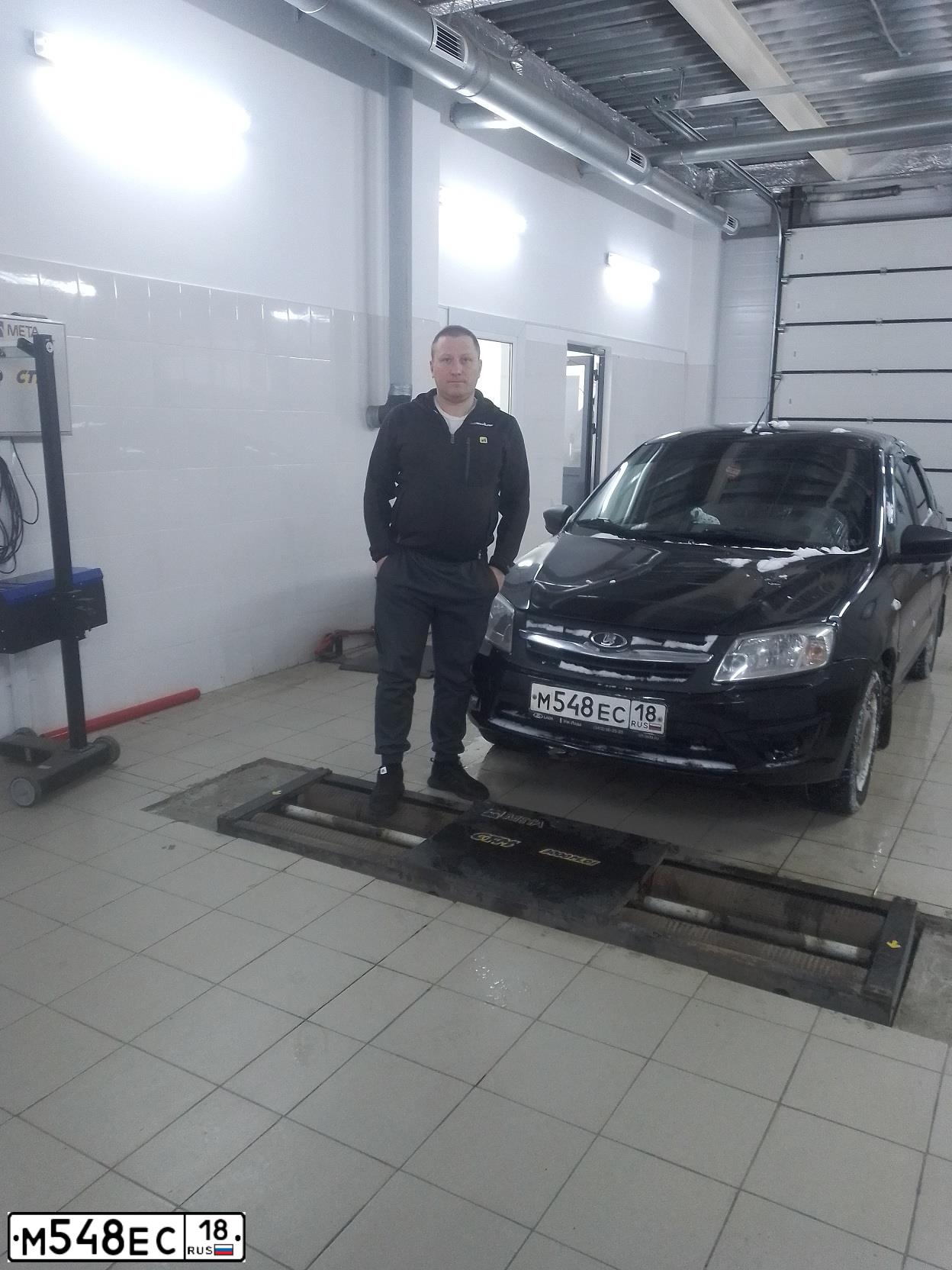 Фото автомобиля LADA 2191 GRANTA, 2017 — госномер М548ЕС18. Цвет: ЧЕРНЫЙ