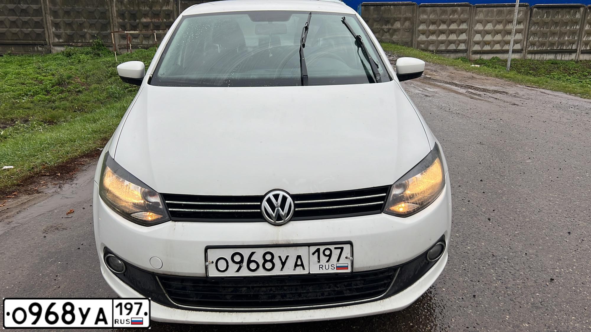 Фото автомобиля VOLKSWAGEN POLO, 2012 — госномер О968УА197. Цвет: БЕЛЫЙ