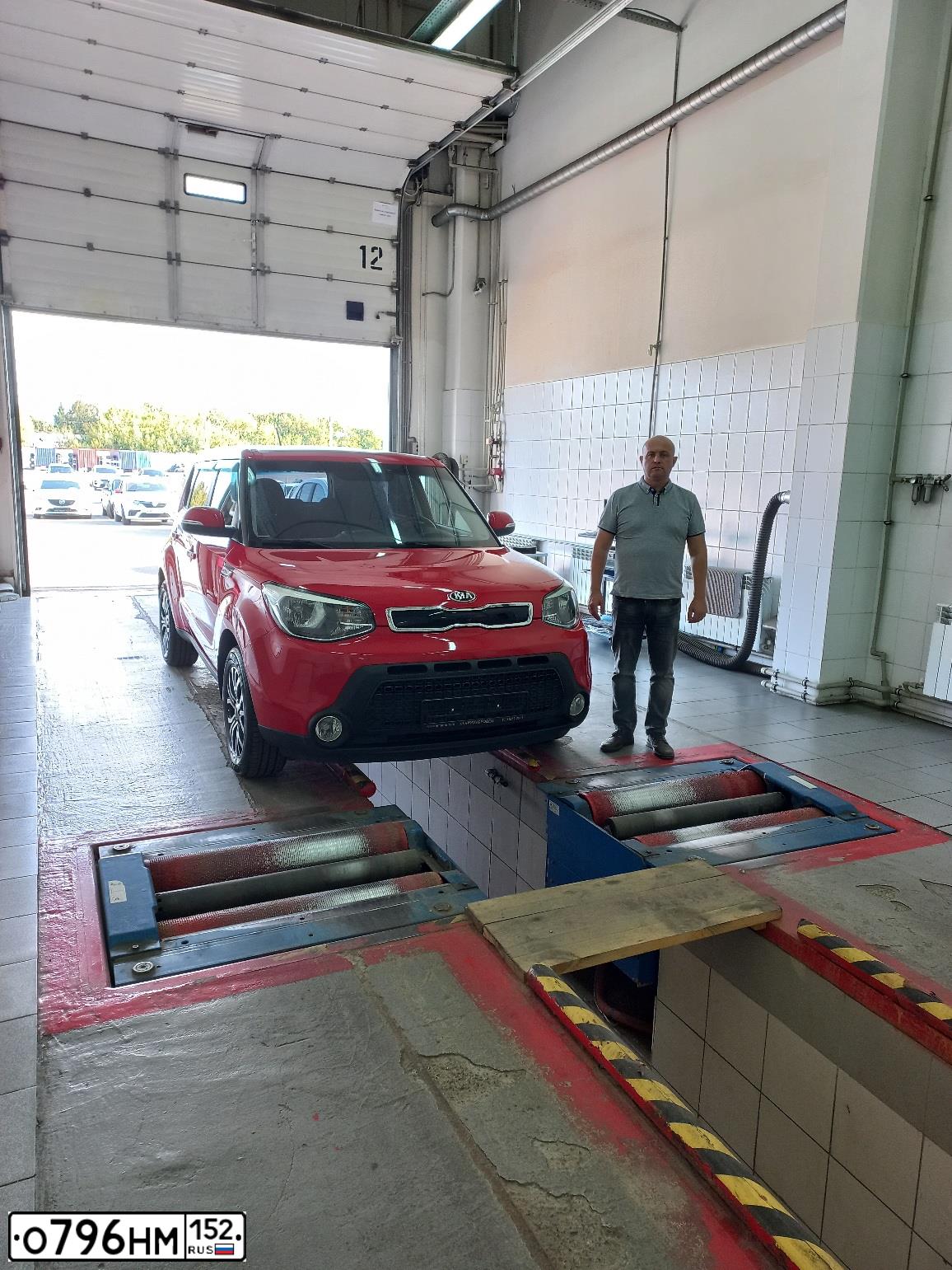 Фото автомобиля KIA SOUL, 2016 — госномер О796НМ152. Цвет: Красный