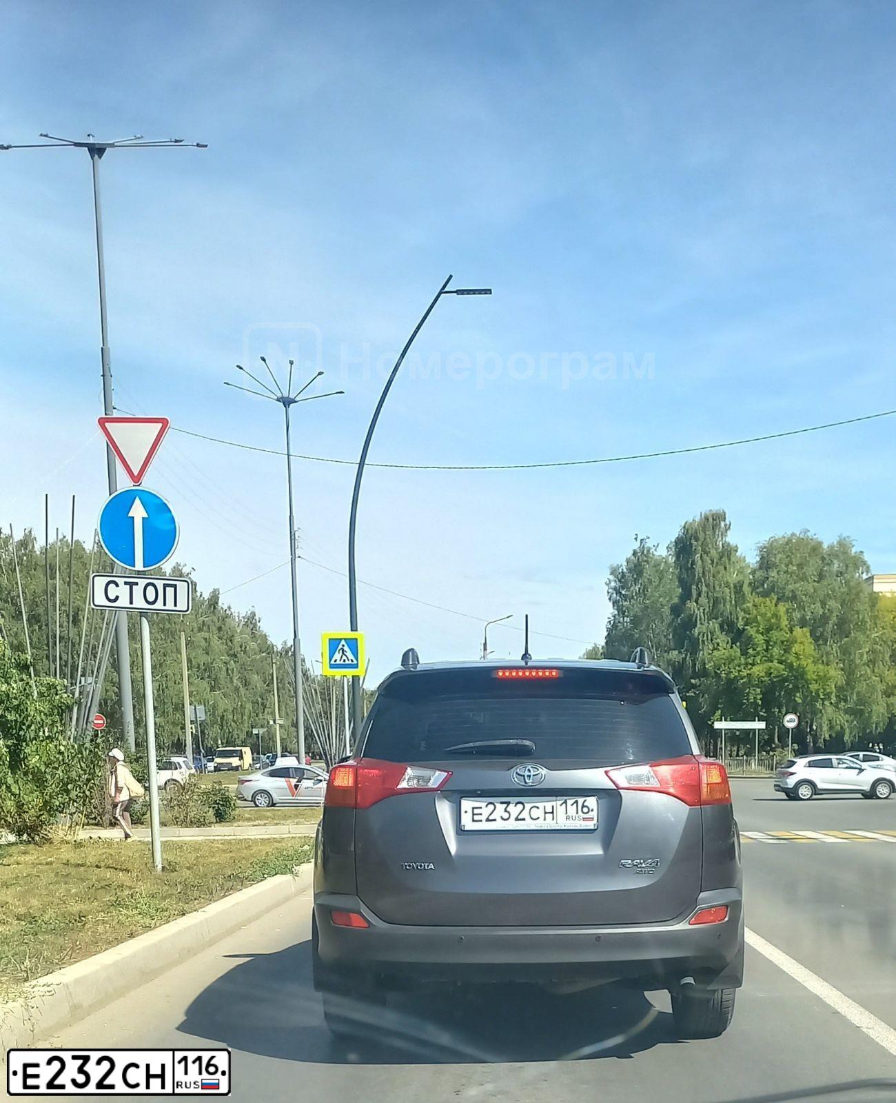 Фото автомобиля TOYOTA RAV4, 2013 — госномер Е232СН116. Цвет: СЕРЫЙ