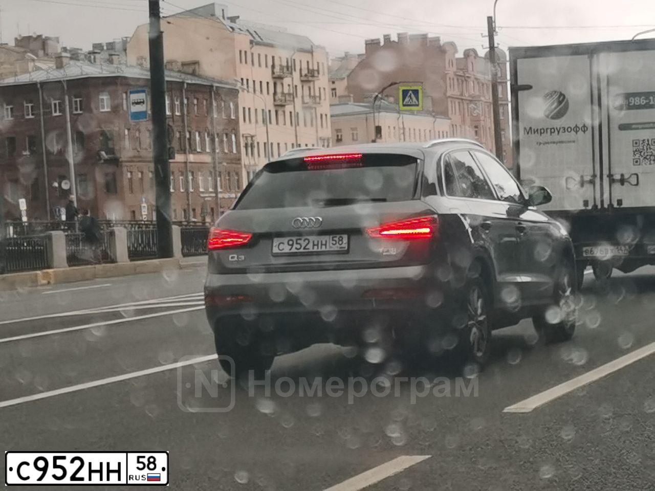 Фото автомобиля AUDI Q3, 2013 — госномер С952НН58. Цвет: СЕРЫЙ