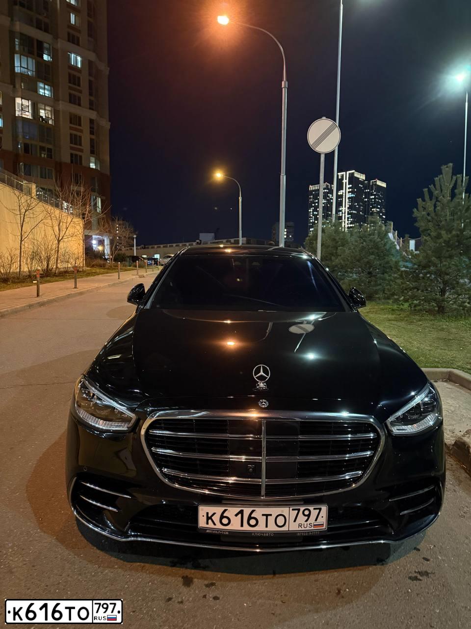 Фото автомобиля MERCEDES-BENZ S500 4MATIC, 2021 — госномер К616ТО797. Цвет: ЧЕРНЫЙ