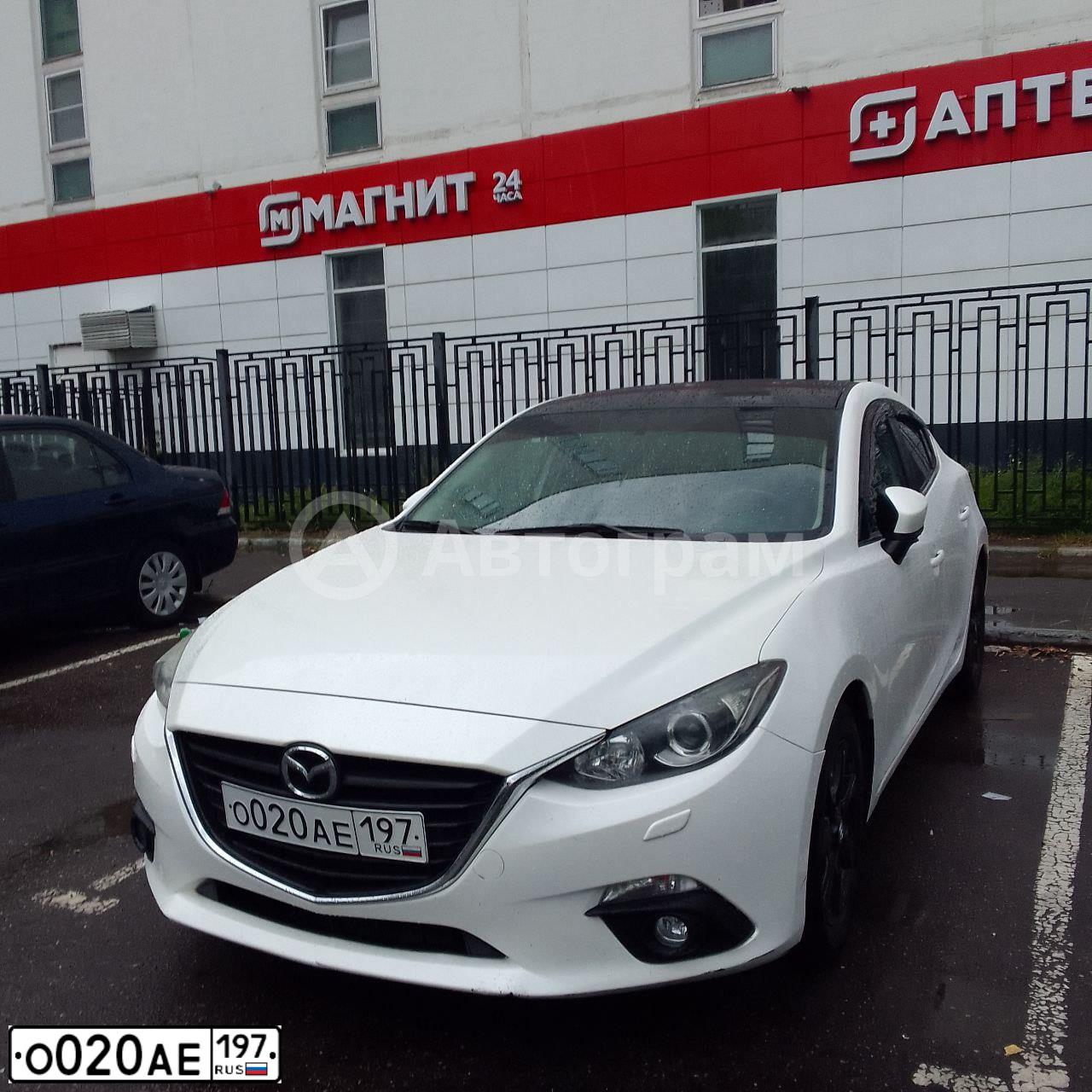 Фото автомобиля MAZDA 3, 2014 — госномер О020АЕ197. Цвет: БЕЛЫЙ