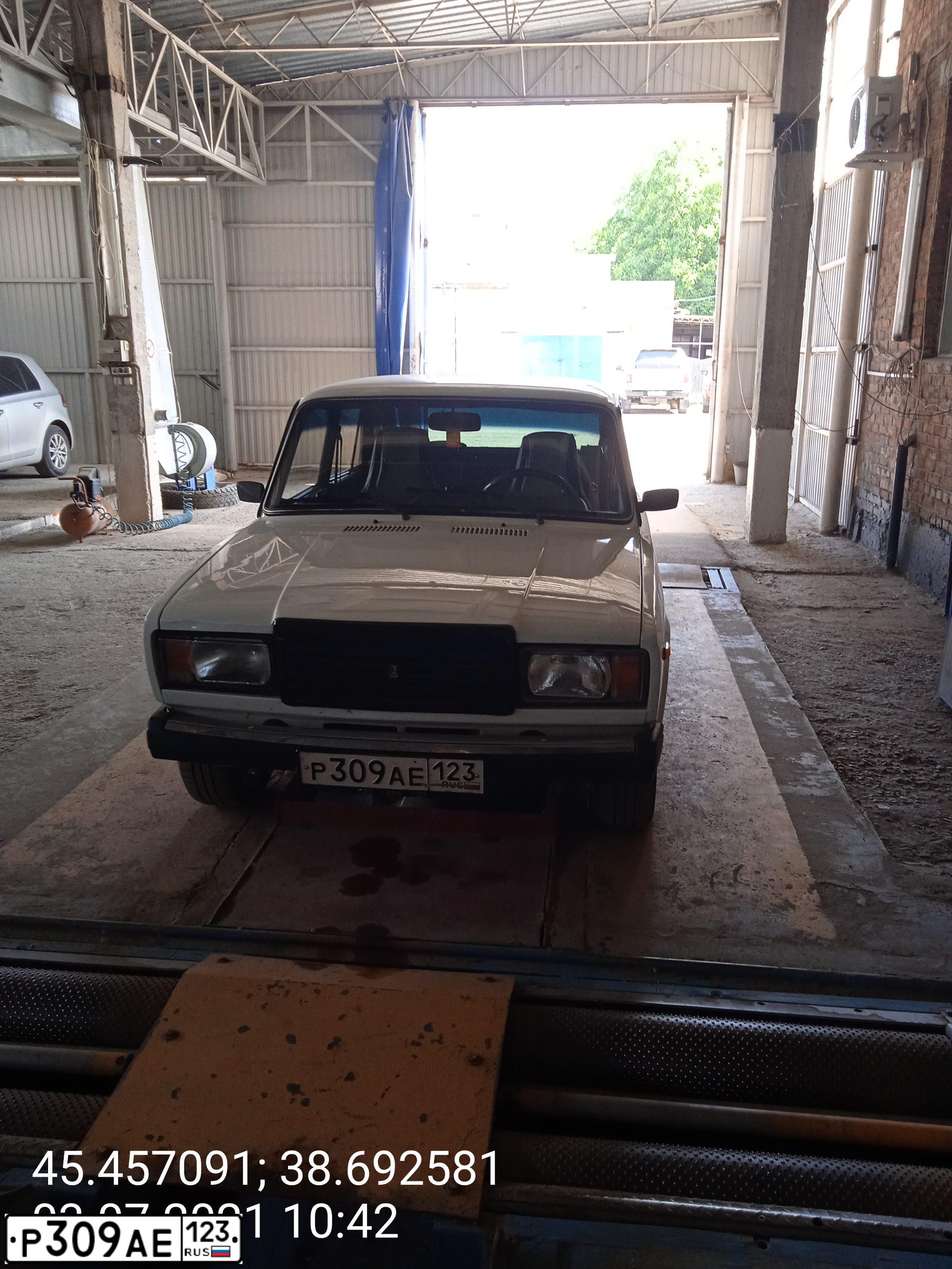 Фото автомобиля LADA 2107, 2011 — госномер К700КН763. Цвет: Белый
