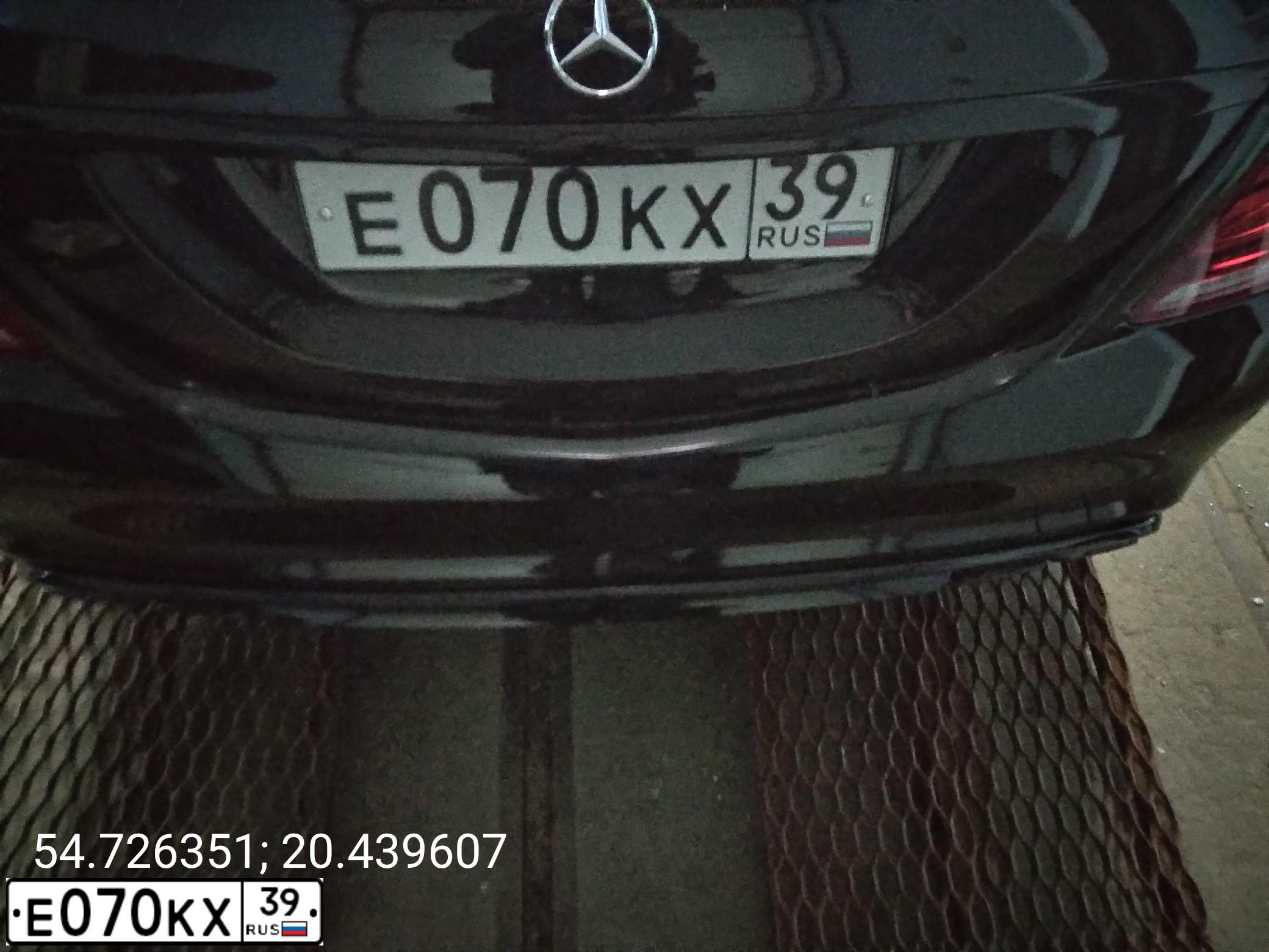 Фото автомобиля TOYOTA LANDCRUISER 200, 2012 — госномер Е070КХ39. Цвет: ЧЕРНЫЙ