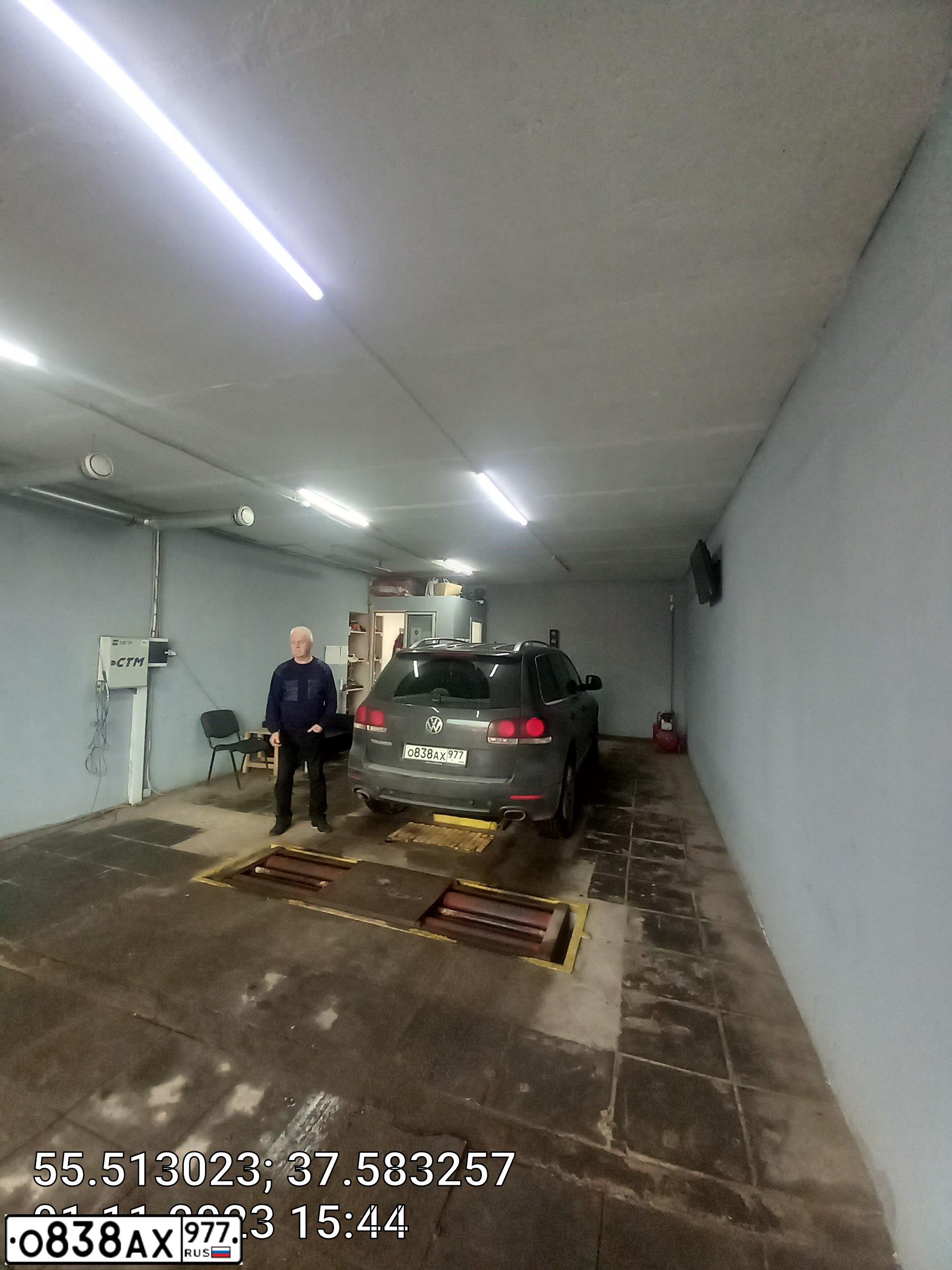 Фото автомобиля ФОЛЬКСВАГЕН TOUAREG 3 0ТDI, 2009 — госномер В618ЕВ92. Цвет: СЕРЫЙ