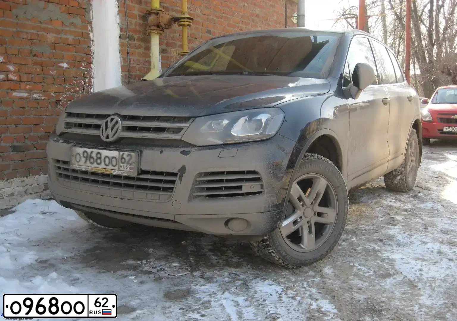 Фото автомобиля VOLKSWAGEN TOUAREG, 2012 — госномер Н100ОО62. Цвет: ЧЕРНЫЙ