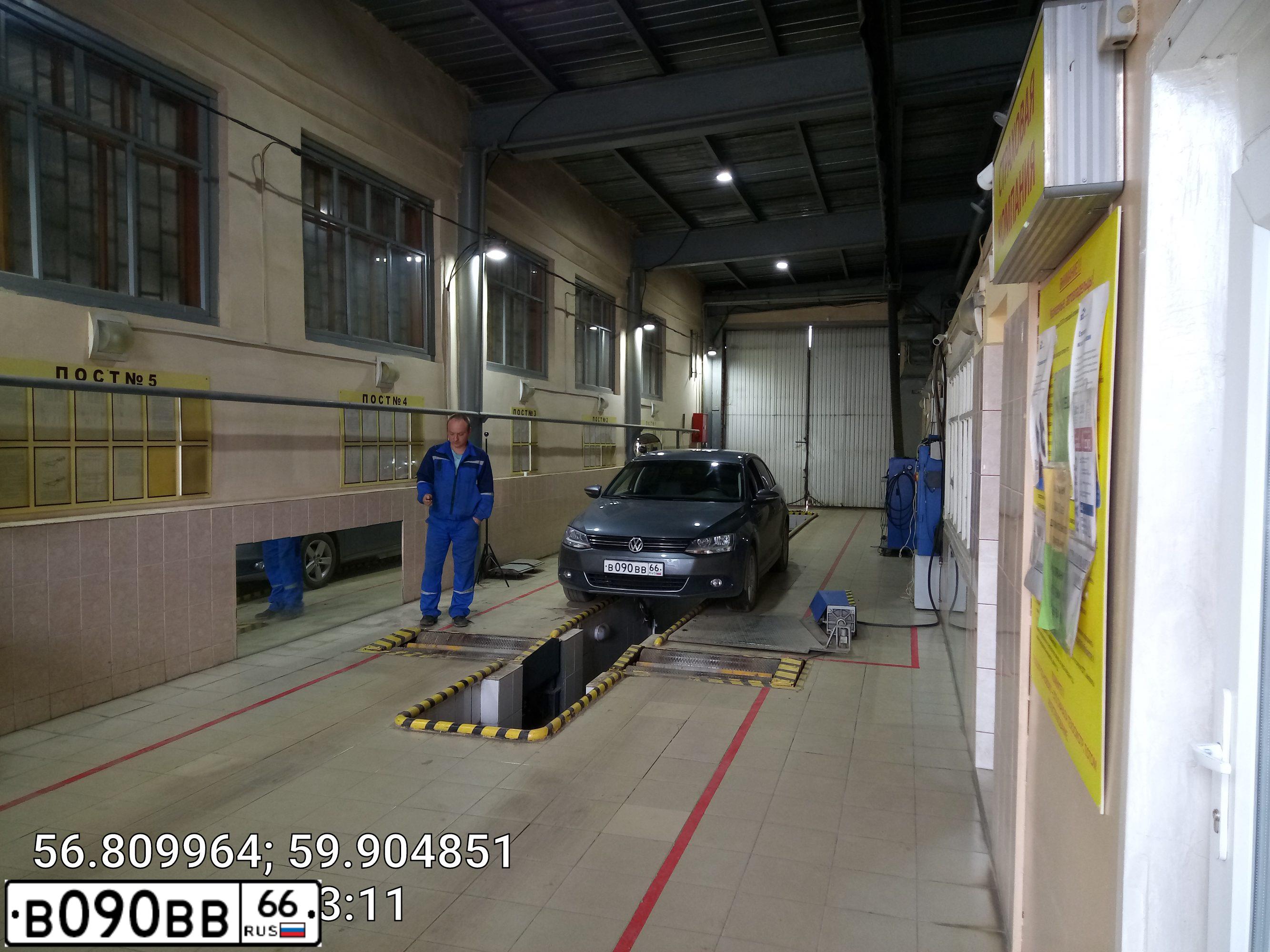 Фото автомобиля BMW SERIE 3, 2009 — госномер В090ВВ66. Цвет: ЧЕРНЫЙ