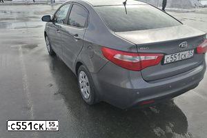 Фото автомобиля KIA RIO, 2013 — госномер В810МО41. Цвет: Серый