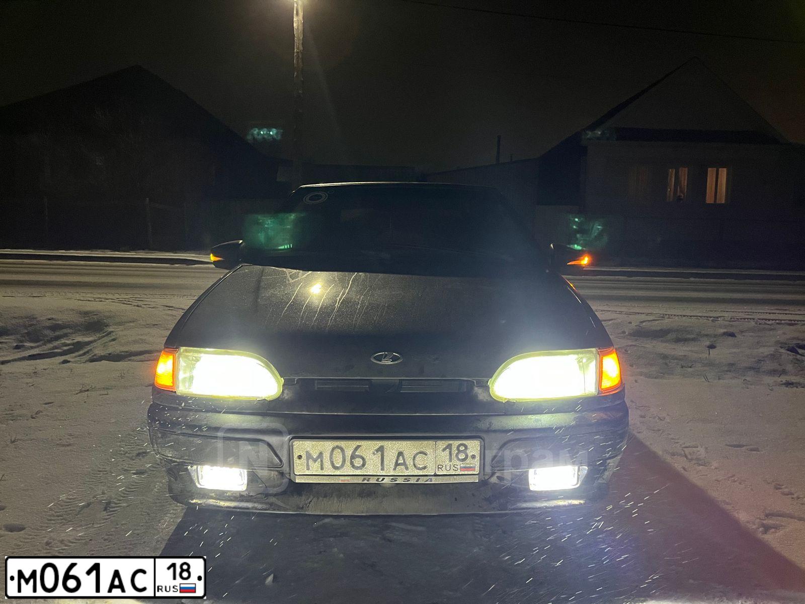 Фото автомобиля LADA 2114 SAMARA, 2005 — госномер М061АС18. Цвет: ГРАФИТОВЫЙ МЕТАЛЛ.