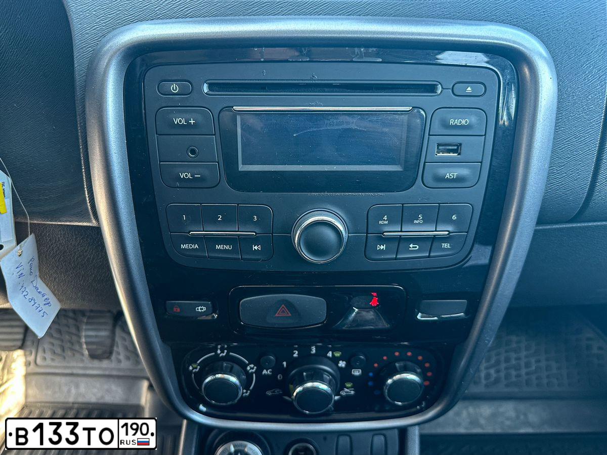 Фото автомобиля RENAULT DUSTER, 2012 — госномер В133ТО190. Цвет: Коричневый
