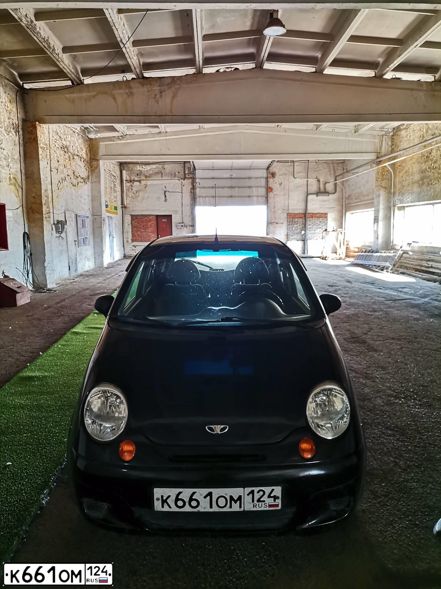 Фото автомобиля DAEWOO MATIZ, 2010 — госномер К661ОМ124. Цвет: Бледно-Черный