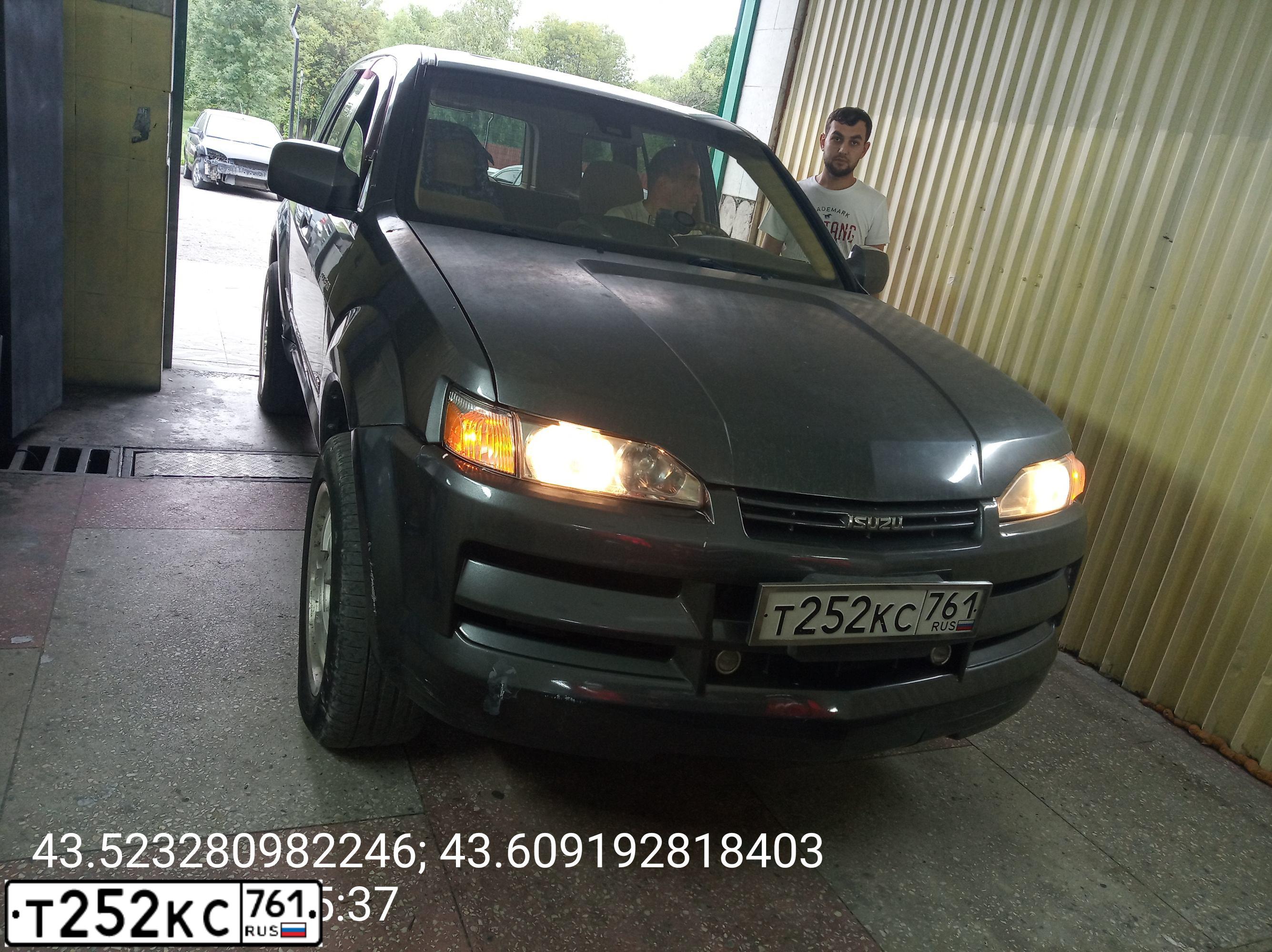 Фото автомобиля ISUZU AXIOM, 2002 — госномер Т252КС761. Цвет: СЕРЫЙ