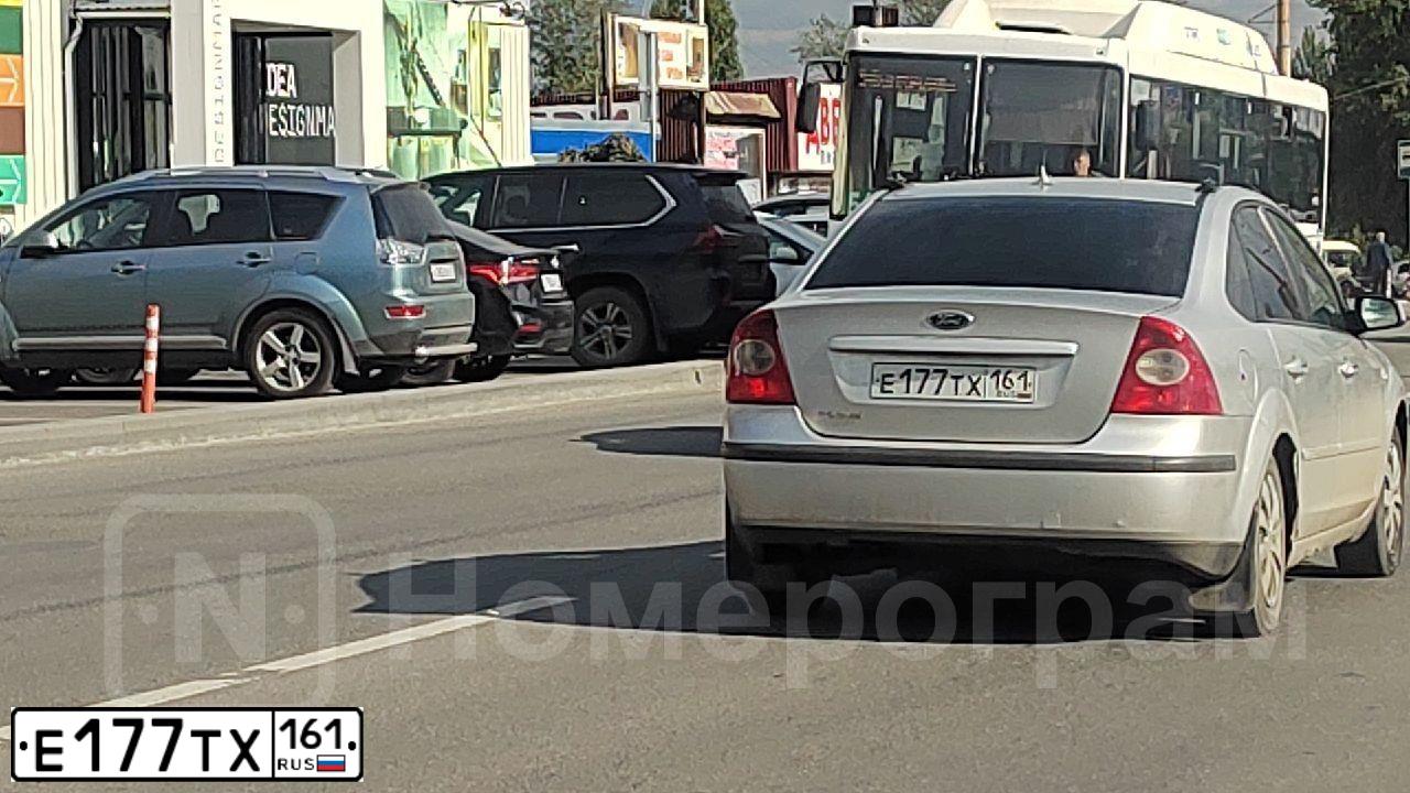 Фото автомобиля FORD FOCUS, 2007 — госномер В012МУ761. Цвет: Серебристый