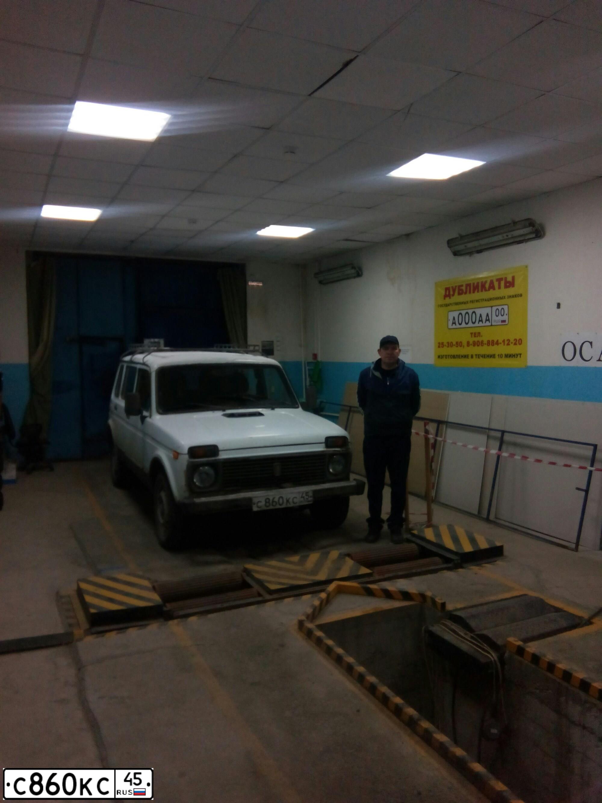 Фото автомобиля LADA NIVA, 2002 — госномер У949НЕ45. Цвет: ЯРКО-БЕЛЫЙ