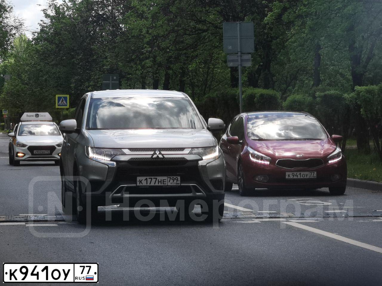 Фото автомобиля KIA CEE'D, 2013 — госномер Х090НЕ72. Цвет: Красный