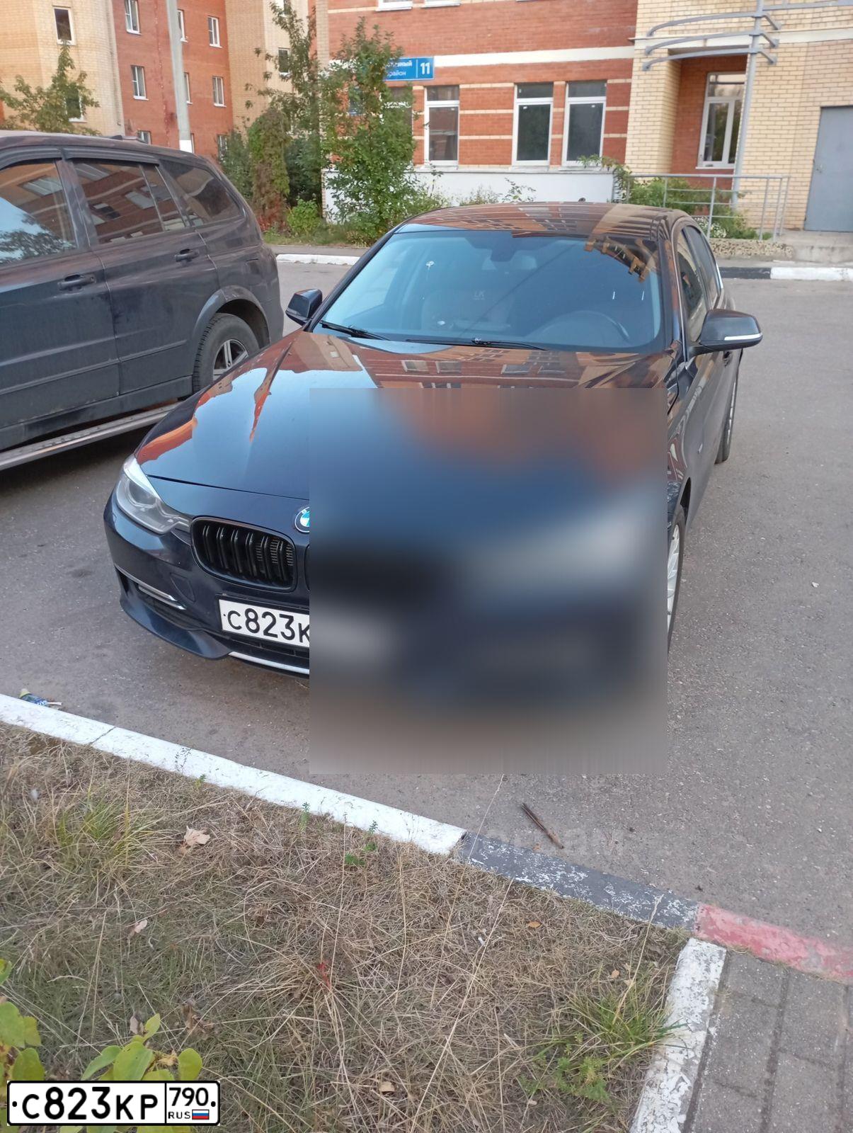 Фото автомобиля BMW SERIE 3, 2012 — госномер С823КР790. Цвет: ТЕМНО-СИНИЙ