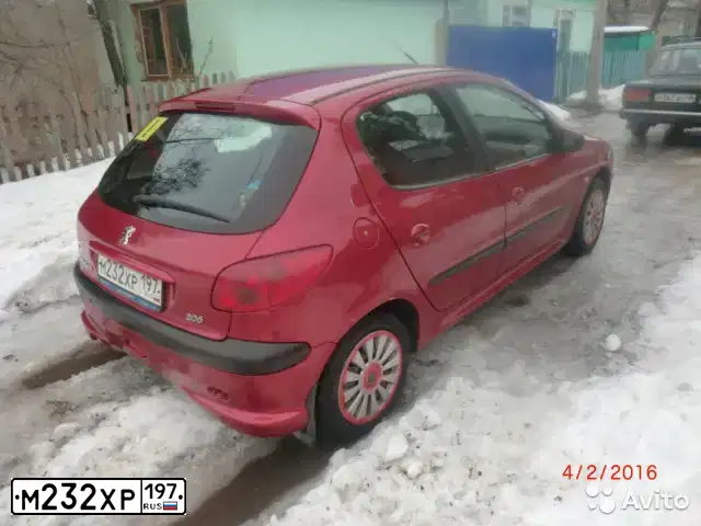 Фото автомобиля PEUGEOT 206, 2003 — госномер М232ХР197. Цвет: КРАСНЫЙ