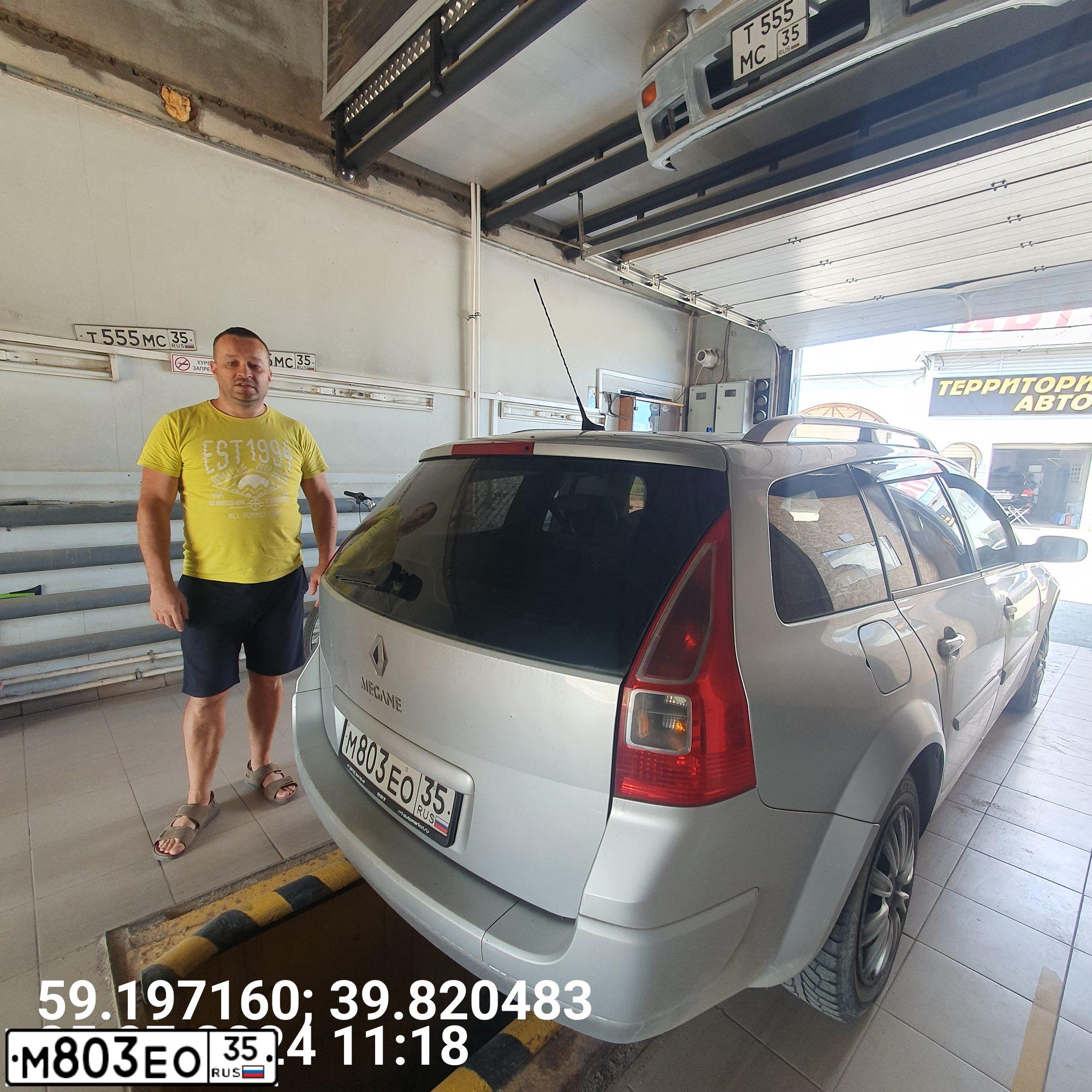 Фото автомобиля RENAULT MEGANE, 2008 — госномер М803ЕО35. Цвет: СЕРЕБРИСТЫЙ