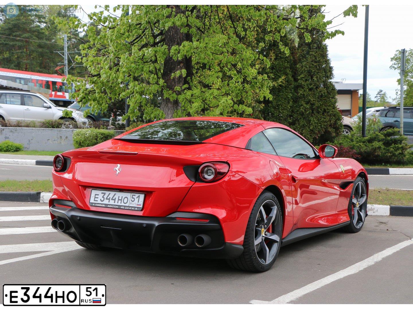 Фото автомобиля FERRARI PORTOFINO, 2021 — госномер Х120УУ18. Цвет: КРАСНЫЙ