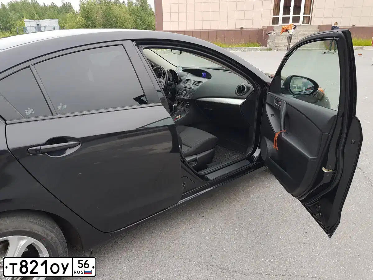 Фото автомобиля MAZDA 3, 2012 — госномер К715КС186. Цвет: ЧЕРНЫЙ