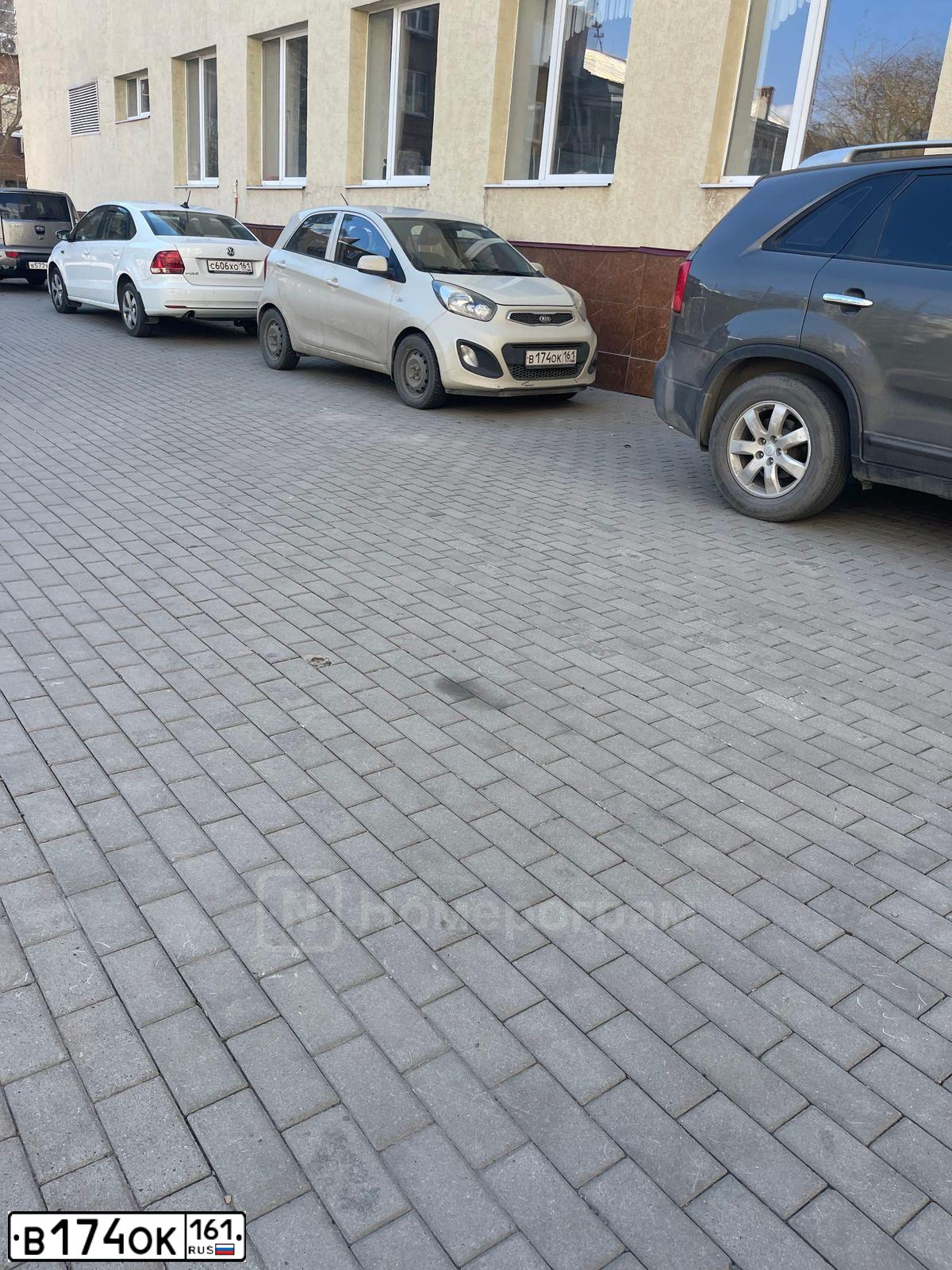 Фото автомобиля KIA PICANTO / MORNING, 2012 — госномер В174ОК161. Цвет: БЕЖЕВЫЙ