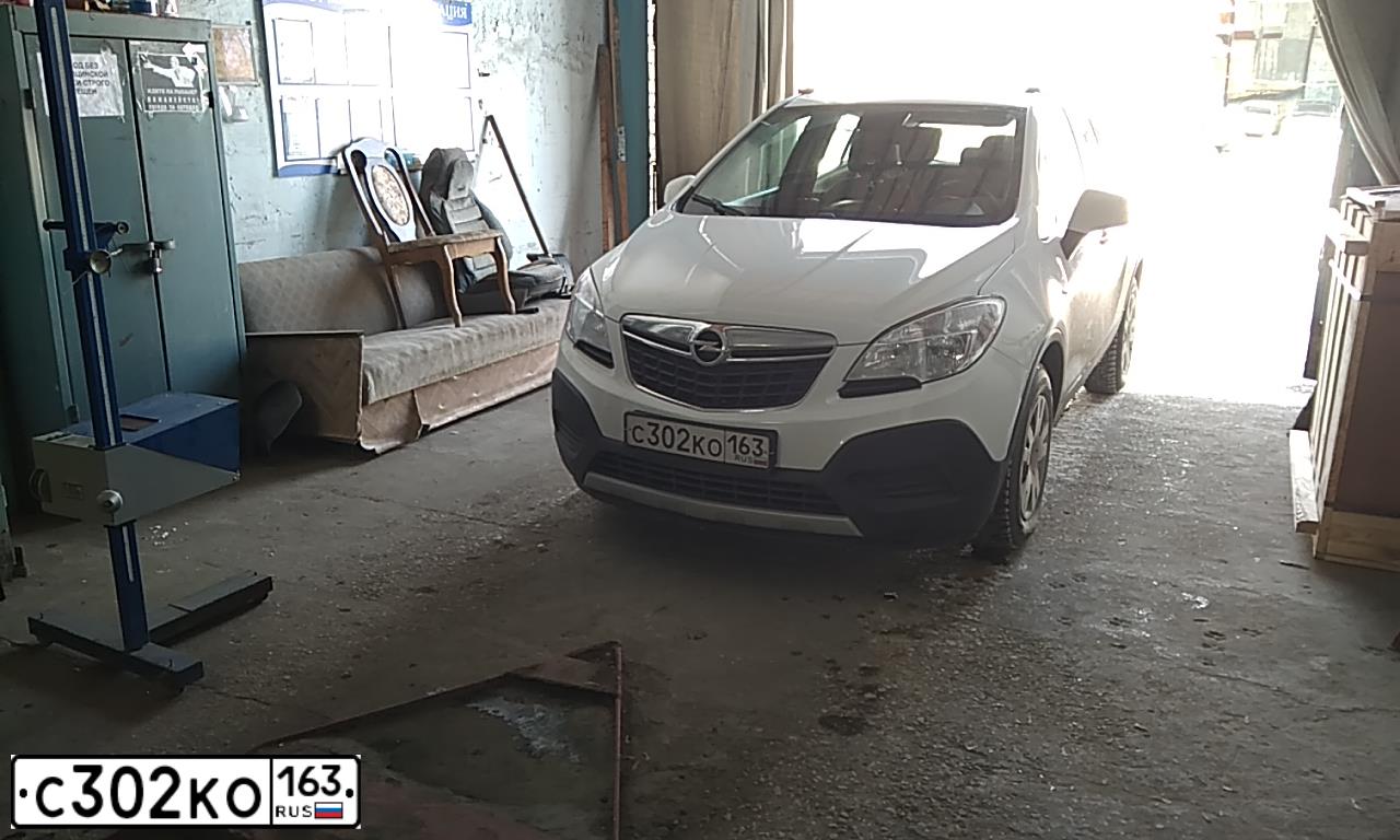 Фото автомобиля OPEL MOKKA, 2013 — госномер С302КО163. Цвет: Белый