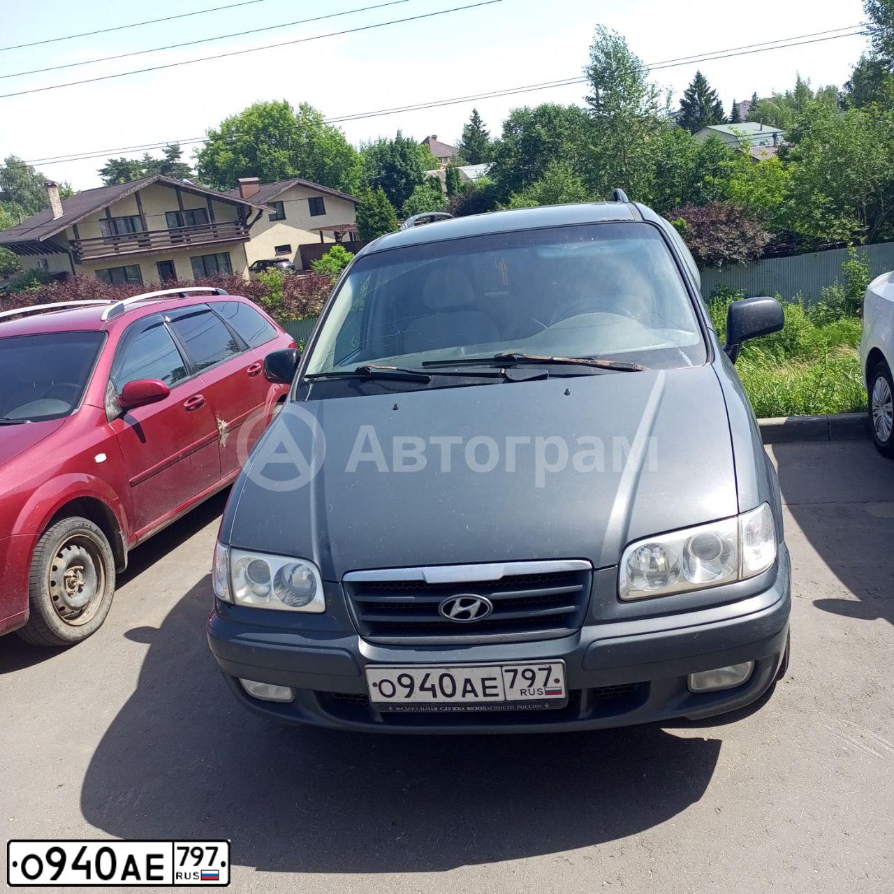 Фото автомобиля HYUNDAI TRAJET, 2005 — госномер О940АЕ797. Цвет: СЕРЫЙ ТЕМНЫЙ
