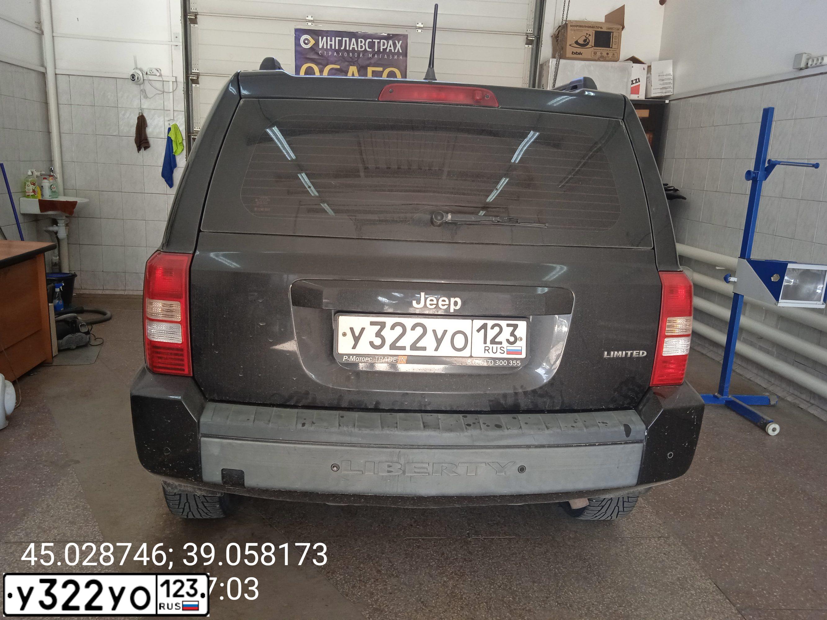 Фото автомобиля JEEP LIBERTY, 2008 — госномер С361СК124. Цвет: ЧЕРНЫЙ