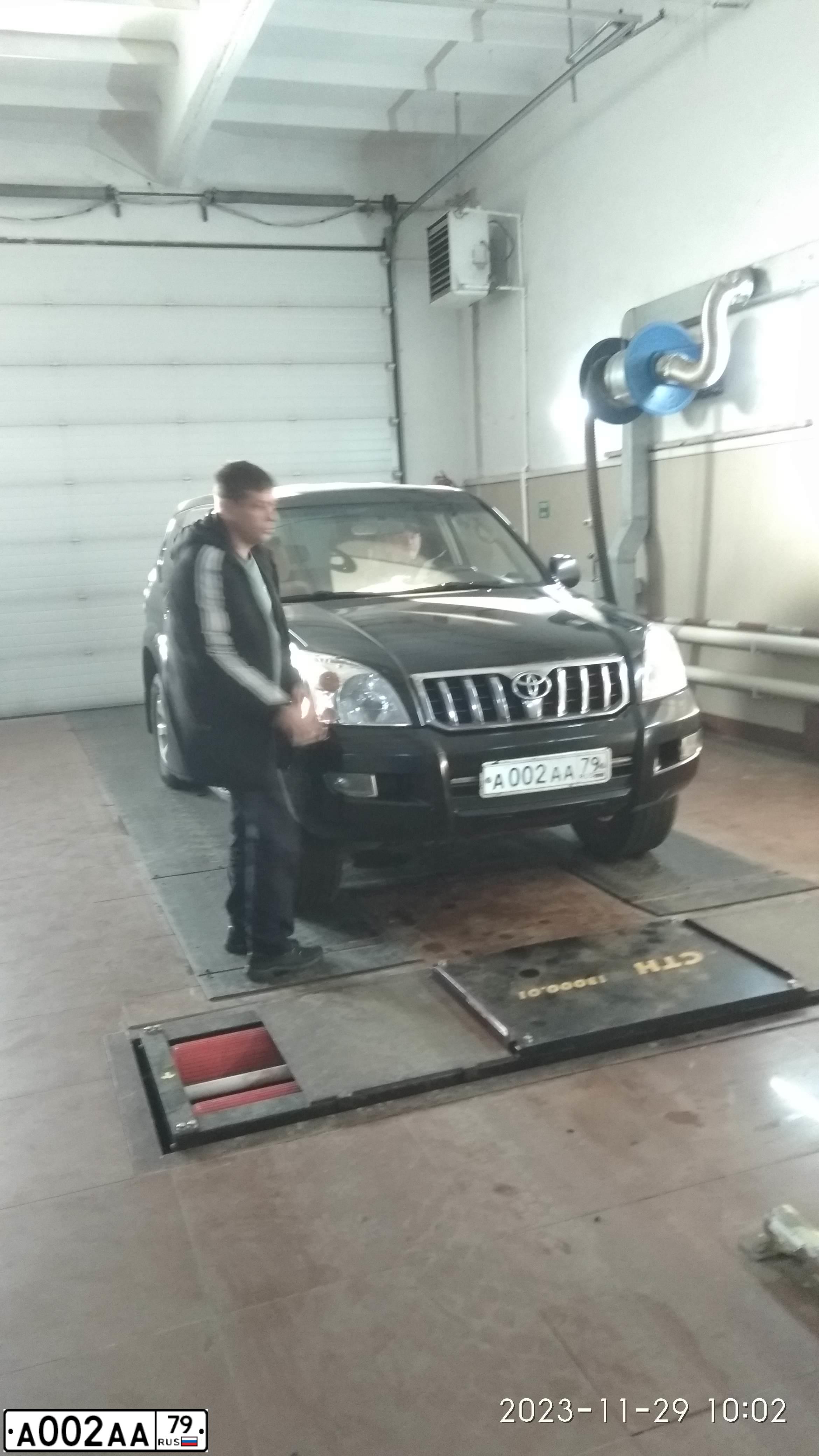 Фото автомобиля TOYOTA LANDCRUISER, 2007 — госномер А002АА79. Цвет: ЧЕРНЫЙ