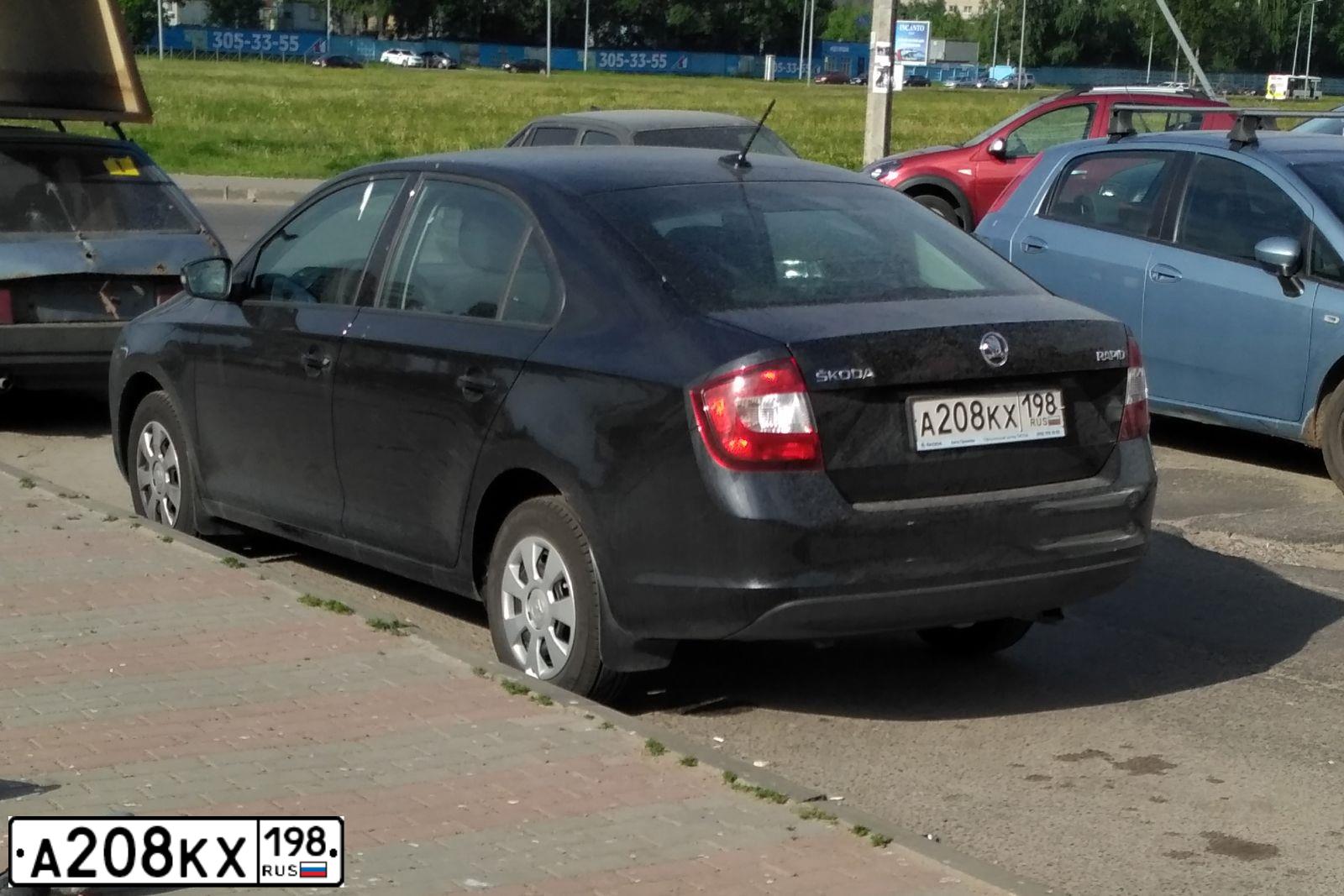 Фото автомобиля SKODA RAPID, 2018 — госномер Р045НУ198. Цвет: ЧЕРНЫЙ