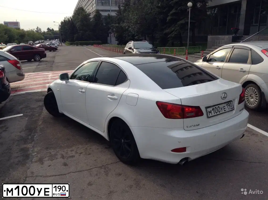 Фото автомобиля LEXUS IS, 2007 — госномер М100УЕ190. Цвет: БЕЛЫЙ